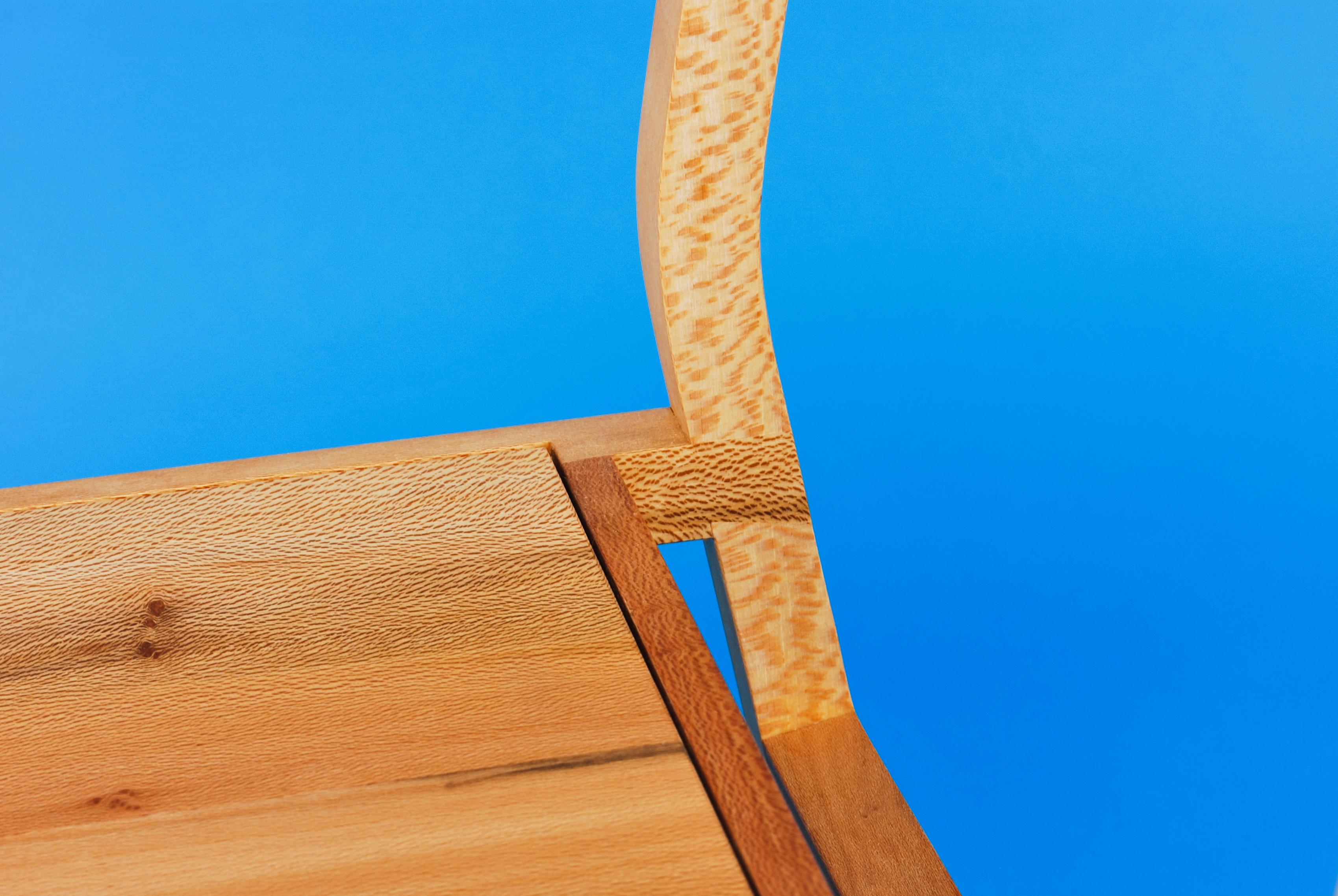 Menuiserie Chaise moderne organique, chêne, frêne, jardinière de Londres, bois massif, créateur ajusté, Royaume-Uni en vente
