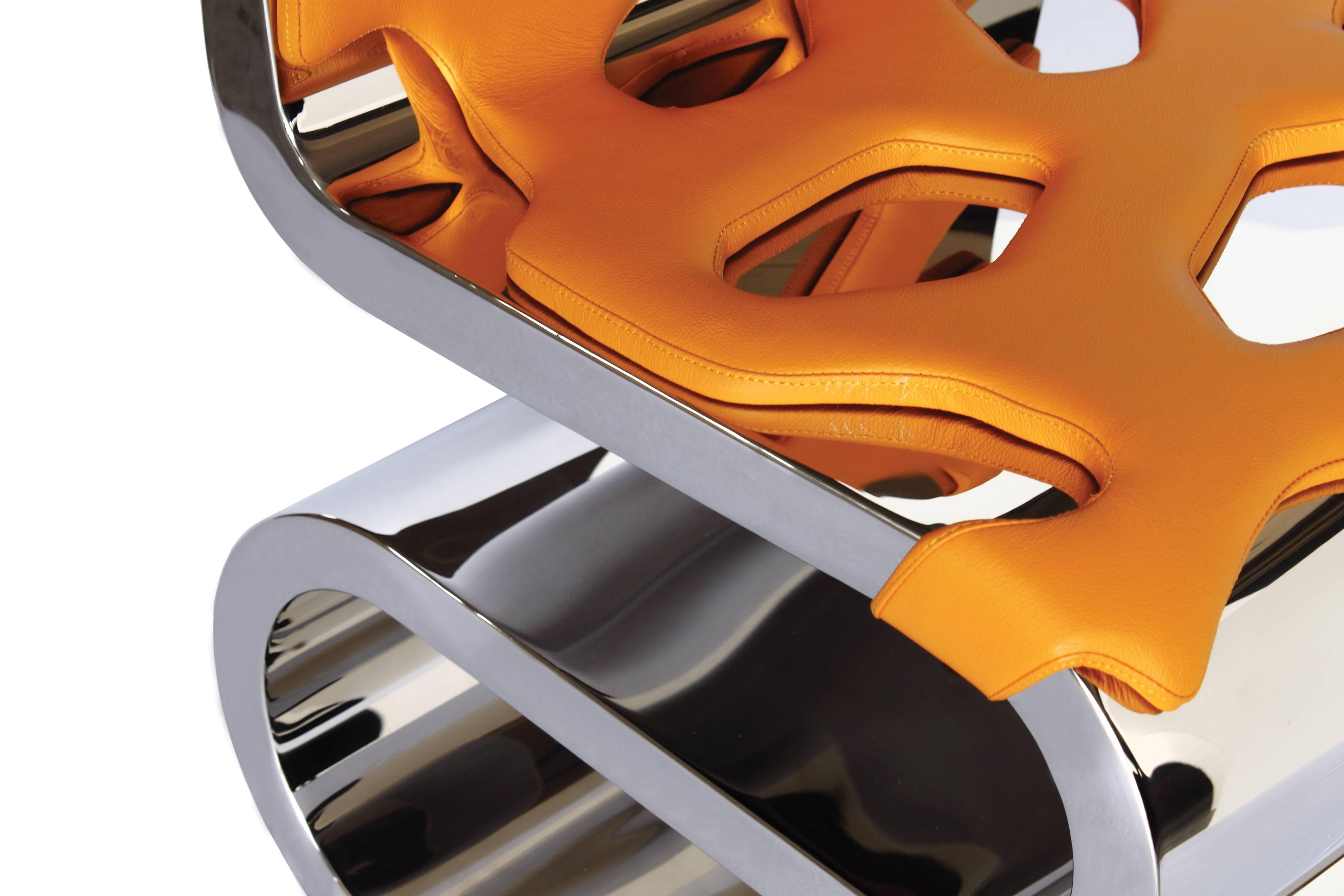 Stuhl Skulptur Spiegel Stahl Orange Leder Sammlerstück Design Handgemacht Italien (Italienisch) im Angebot