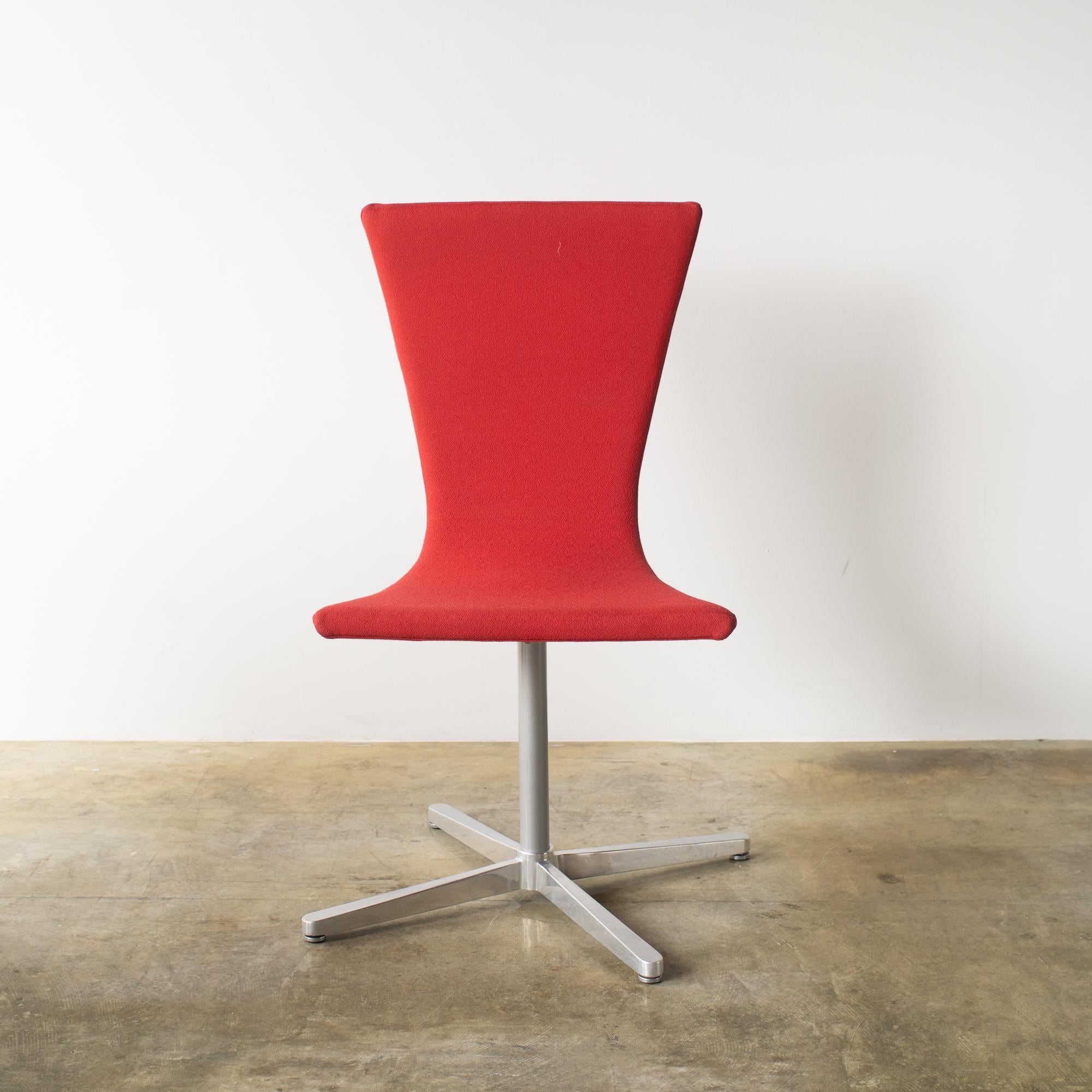 Stuhl aus rotem Stoff Christian Ghion  Y2K-Stil Design Space Age (Japanisch) im Angebot