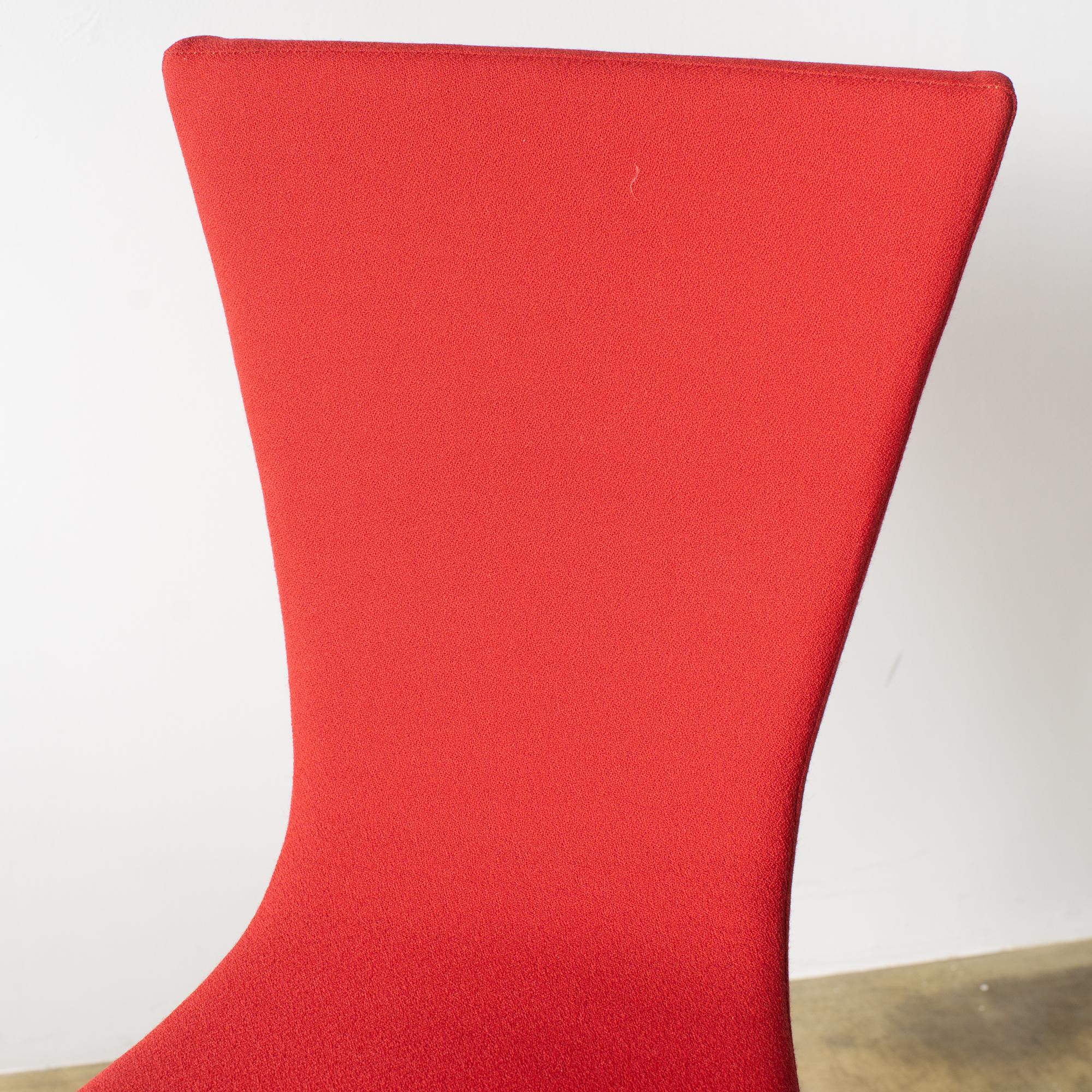 Stuhl aus rotem Stoff Christian Ghion  Y2K-Stil Design Space Age (Stahl) im Angebot