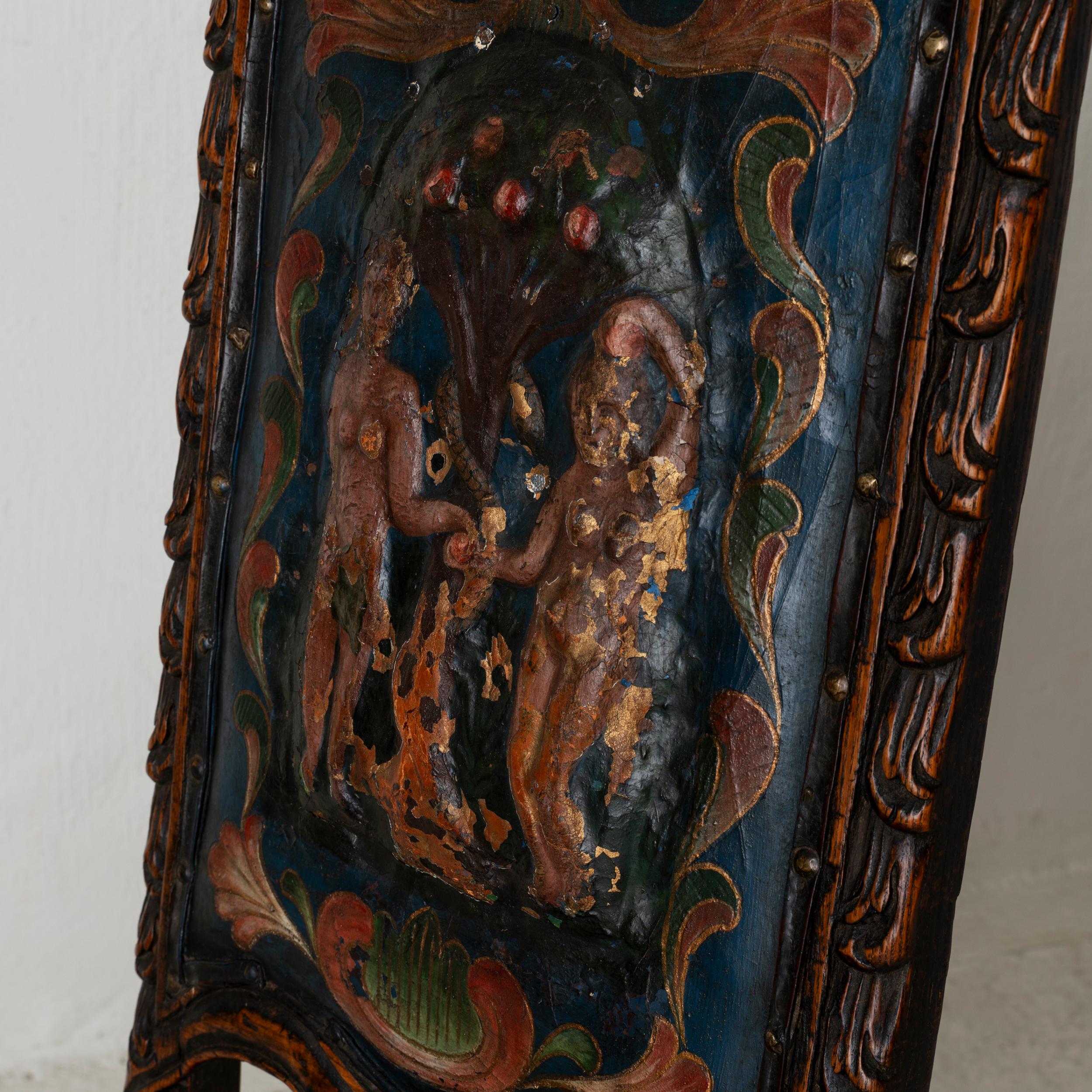 Una poltrona realizzata durante il primo periodo barocco del XVII secolo. Telaio in legno di Oak. Rivestito in pelle Guild.
