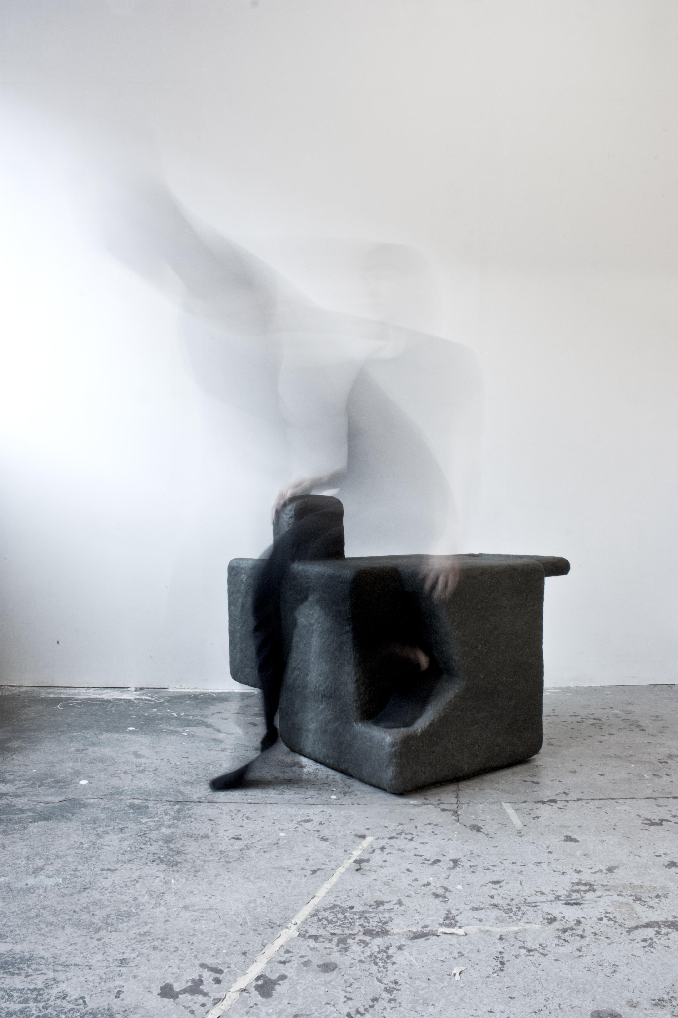 Stuhl „Die Kunst des Sitzens“ von Stine Mikkelsen (21. Jahrhundert und zeitgenössisch) im Angebot