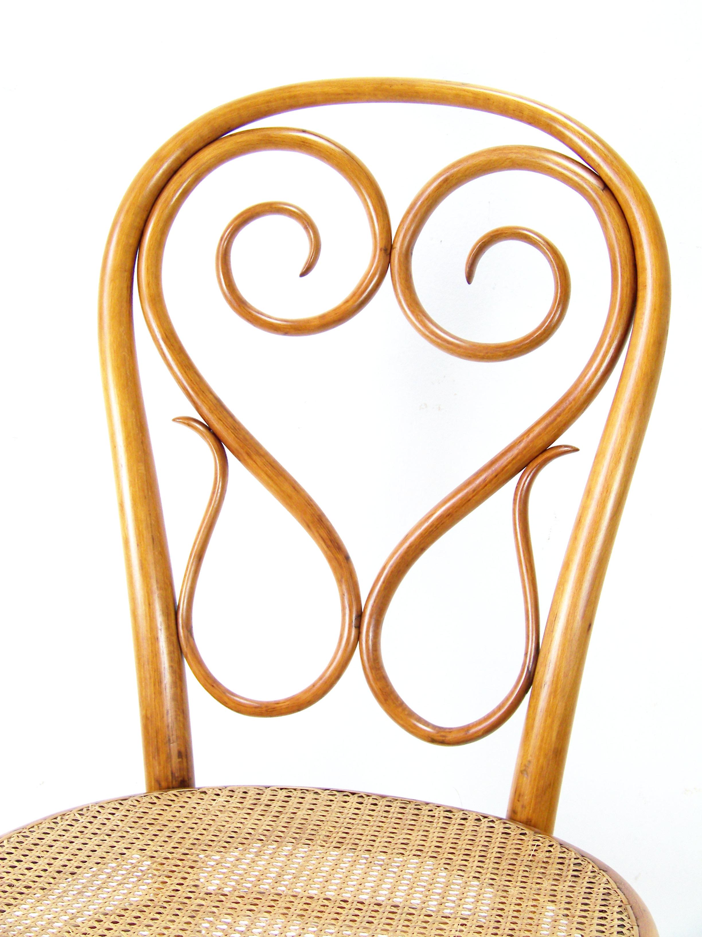 19th Century Chair Thonet Nr.4, circa 1860 For Sale