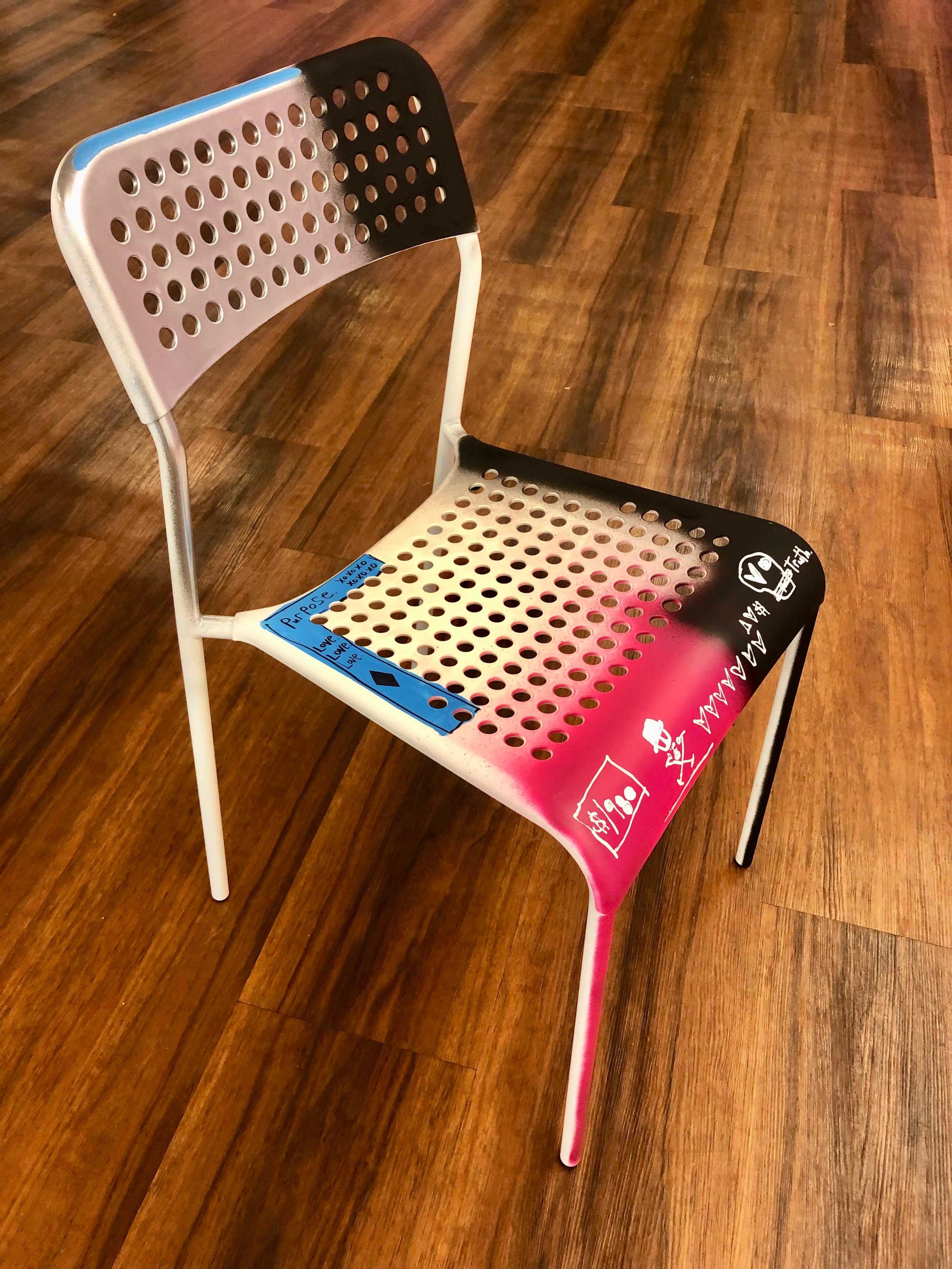Stuhl (V) Pop Art Graffiti Tagged Chair von Adam Baranello (Moderne) im Angebot