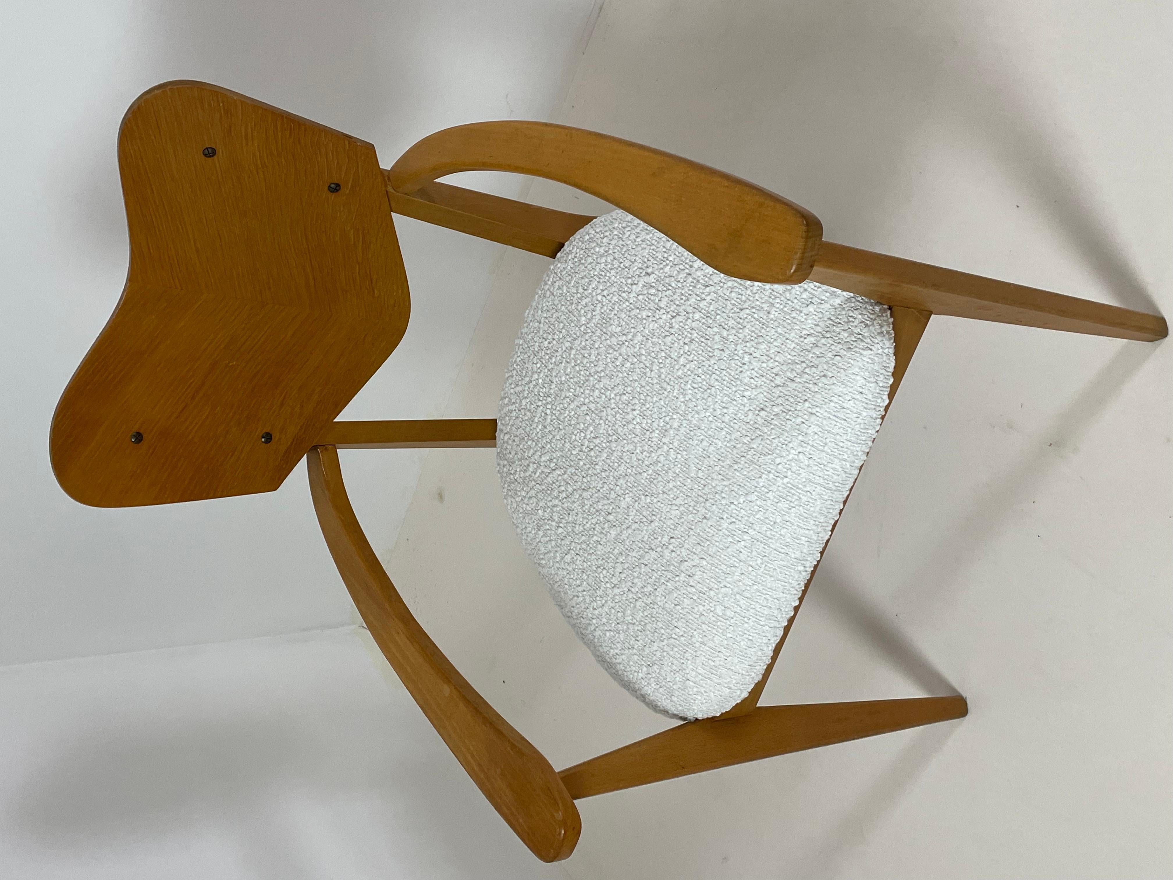 chaise avec accoudoir, modèle 