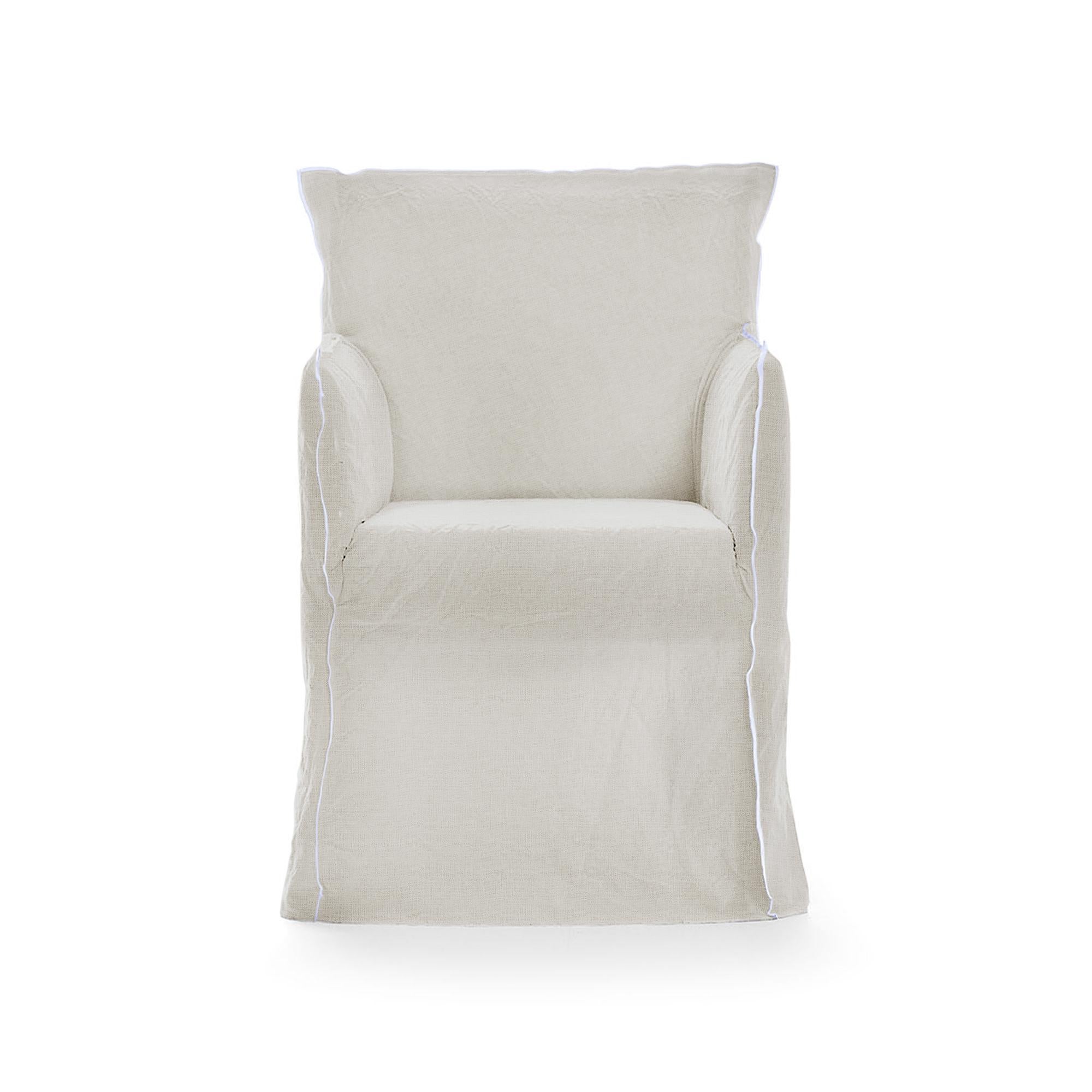 Gervasoni Ghost 25 – Chair with Armrests
Design: Paola Navone

Ghost 25 is a comfortable and elegant chair with armrests from the Ghost collection. Its structure is padded with polyurethane foam for lasting support, while the removable cover in