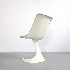 Silla con armazón de acero y fibra de vidrio, lacada en blanco roto - a Felpam -