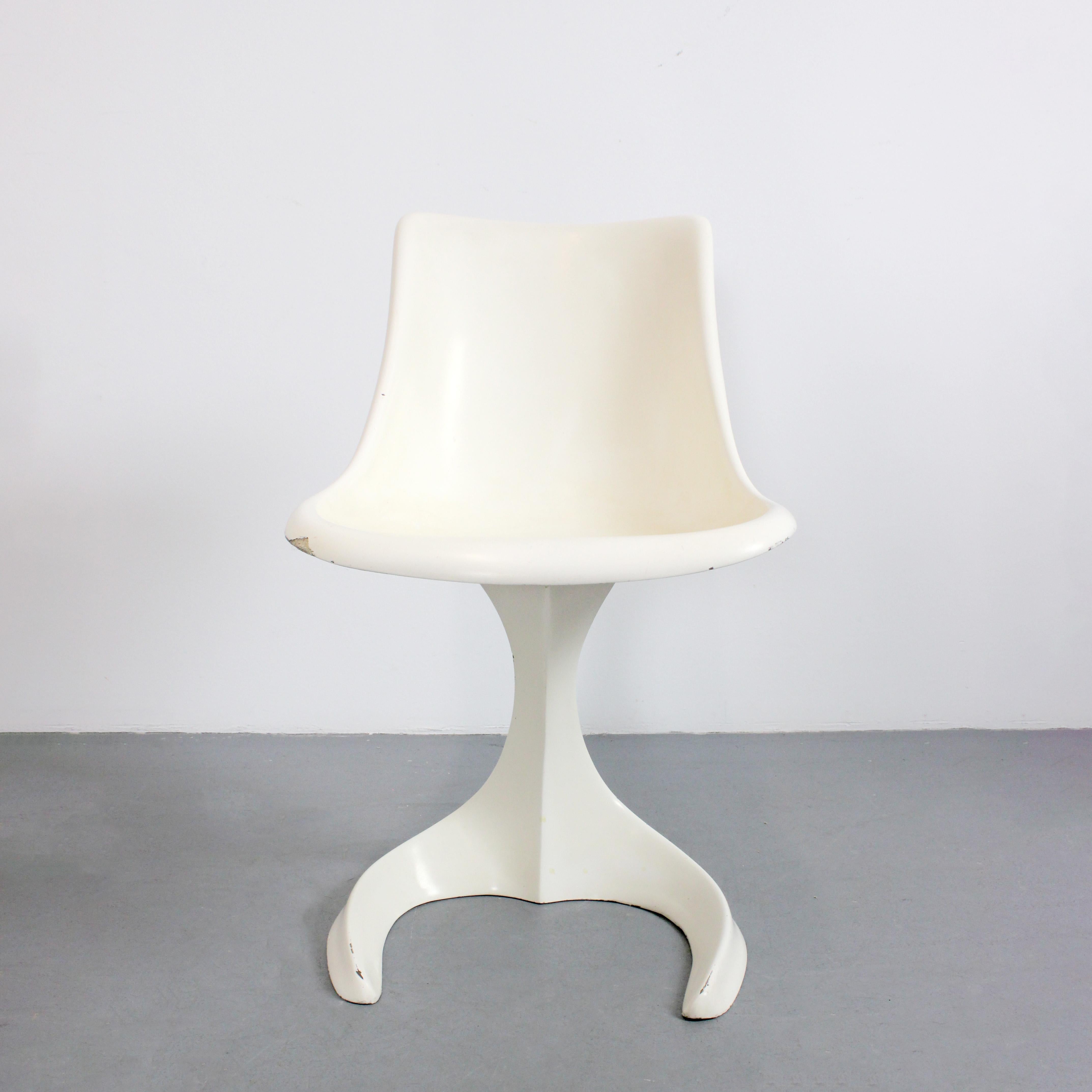 Stuhl mit Gestell aus Stahl und Fiberglas, cremeweiß lackiert - für Felpam - (Spanisch) im Angebot