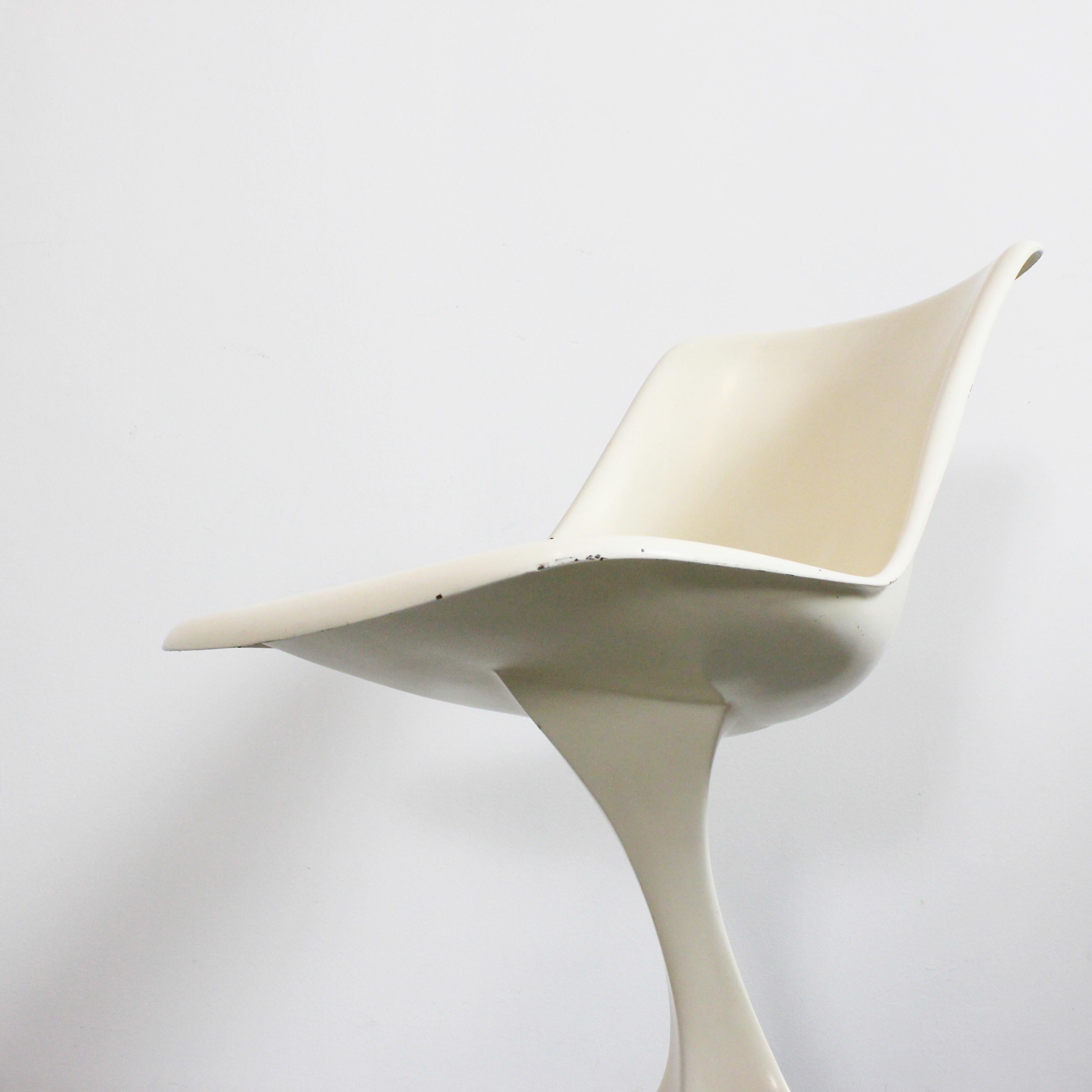 Stuhl mit Gestell aus Stahl und Fiberglas, cremeweiß lackiert - für Felpam - (Glasfaser) im Angebot