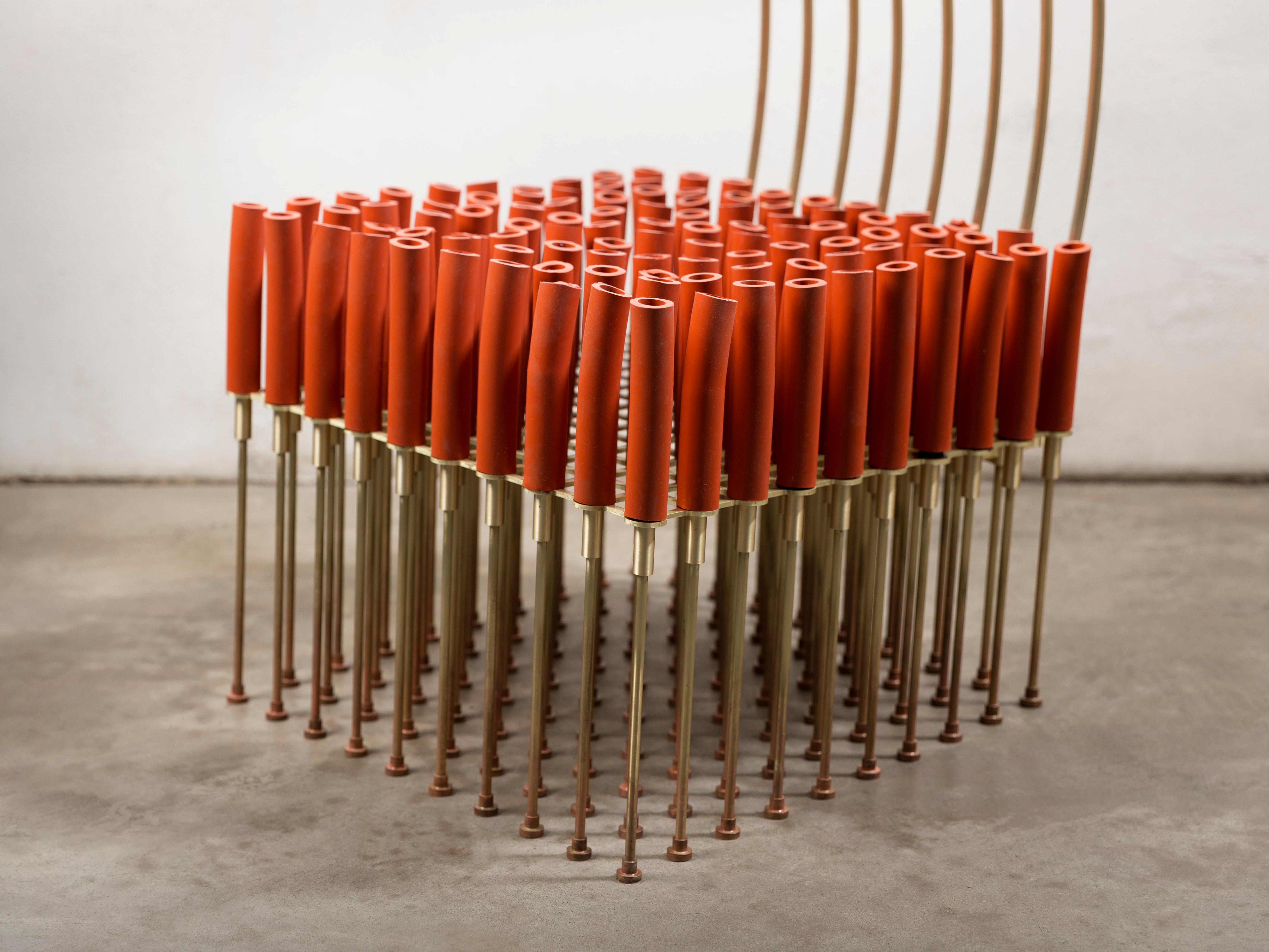 Stuhl mit Röhren und Messing von Gentner Design (Postmoderne) im Angebot