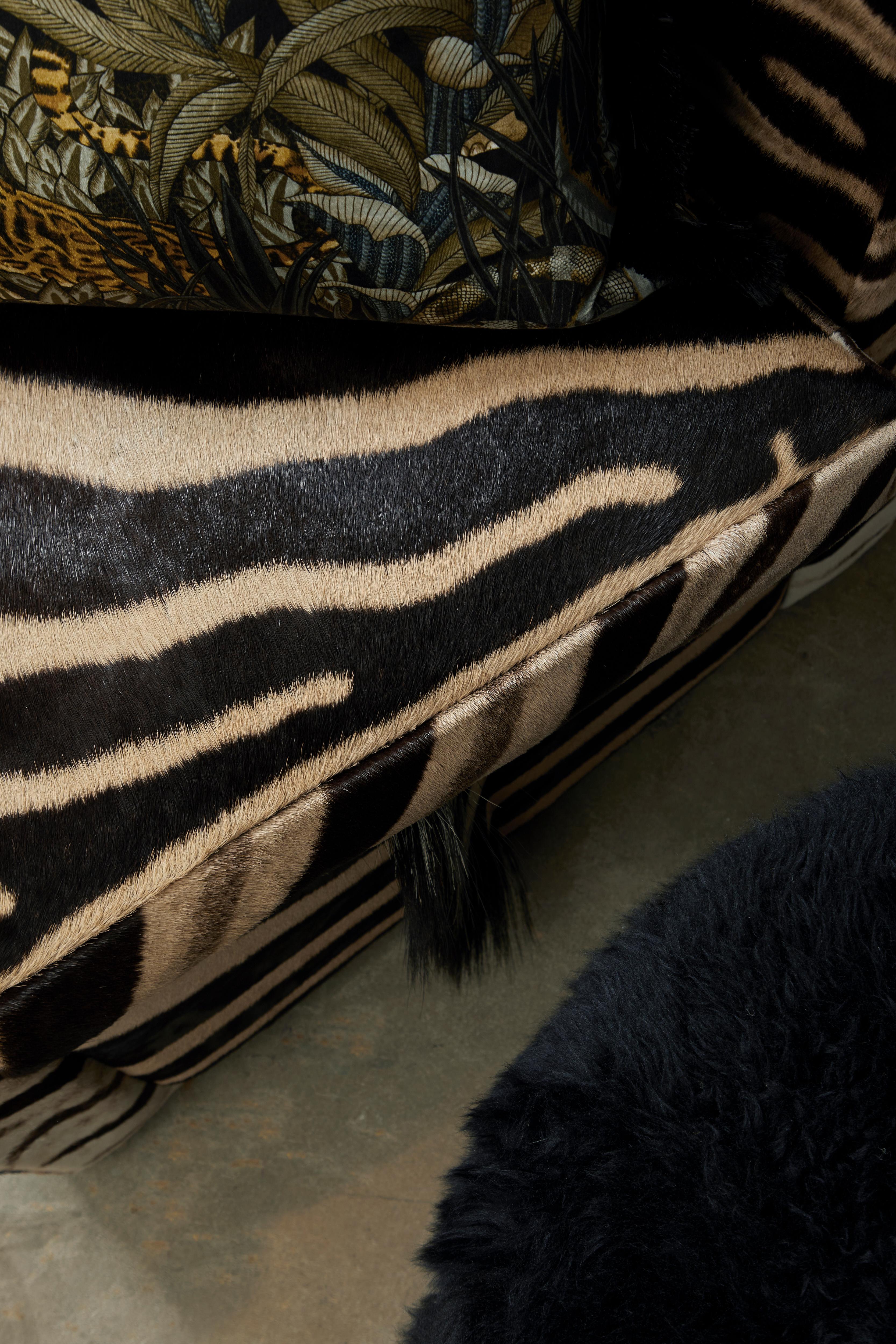 Cuir de zèbre Chaise-Zebra Hide pivotant en vente