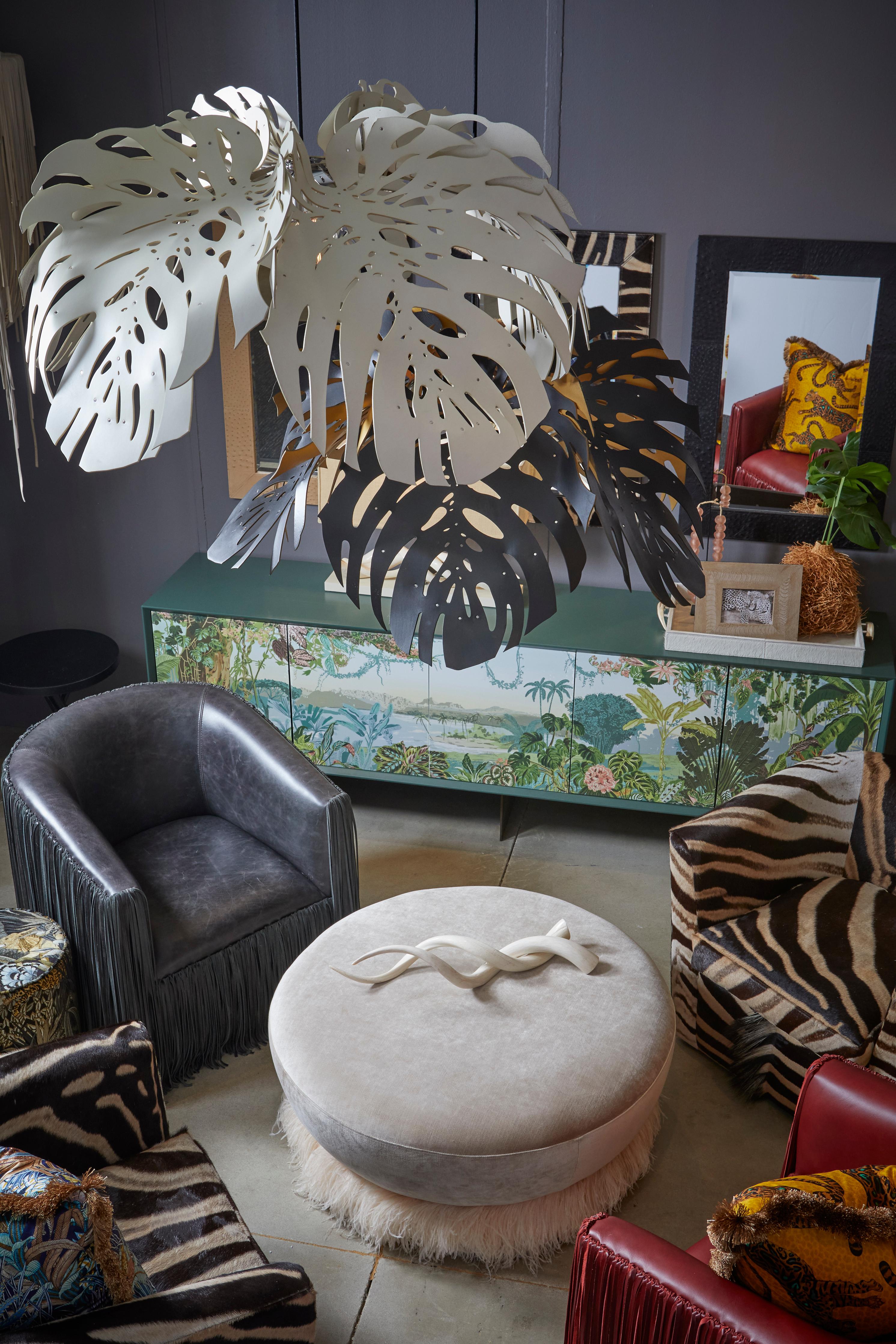 Chaise-Zebra Hide pivotant en vente 1