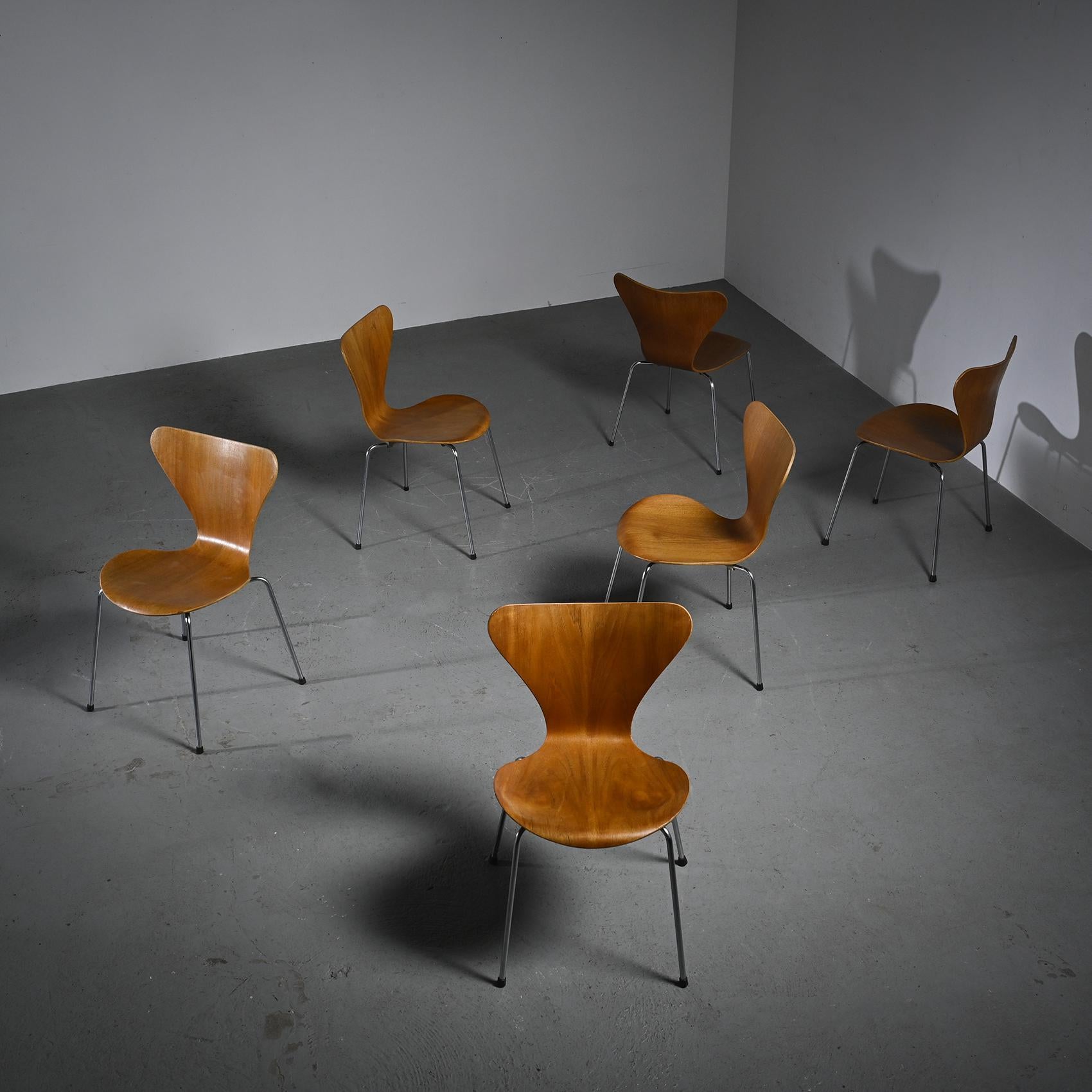 Mid-Century Modern Chairs by Arne Jacobsen, Fritz Hansen circa 1970, Set of 6 For Sale