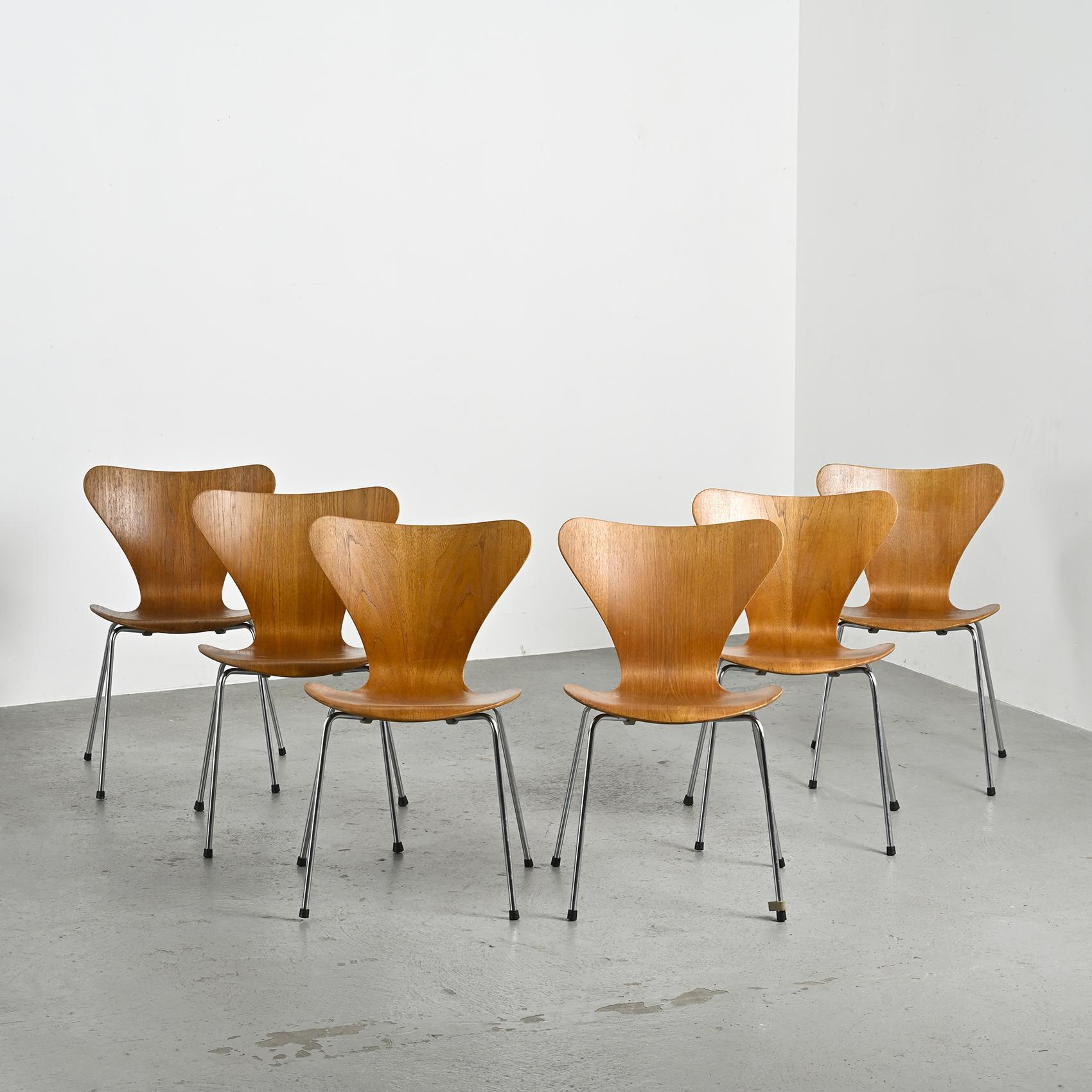 Danish Chairs by Arne Jacobsen, Fritz Hansen circa 1970, Set of 6 For Sale