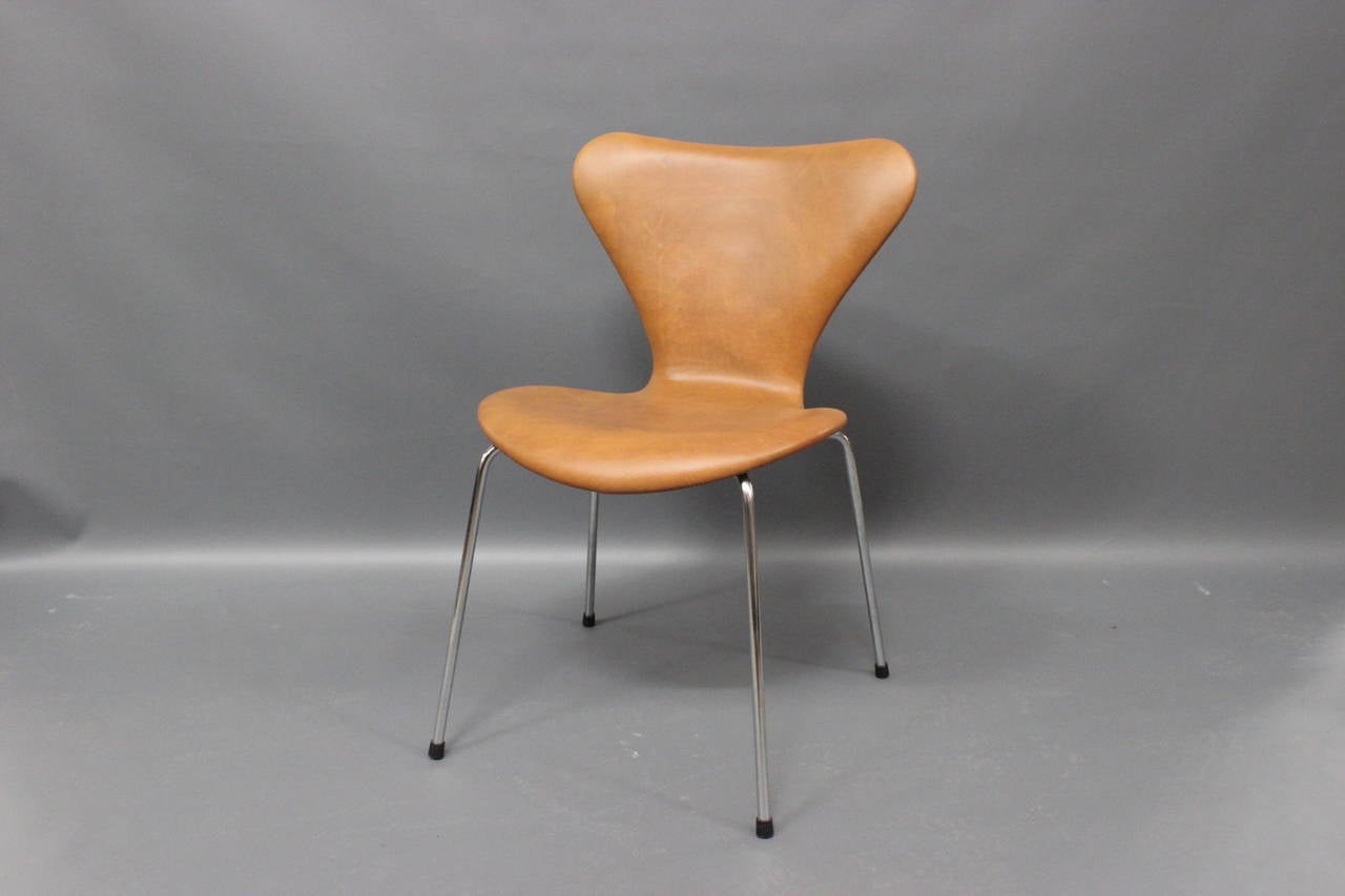 Stühle von Arne Jacobsen, Modell 3107 mit Leder, 1980 im Zustand „Hervorragend“ im Angebot in Lejre, DK