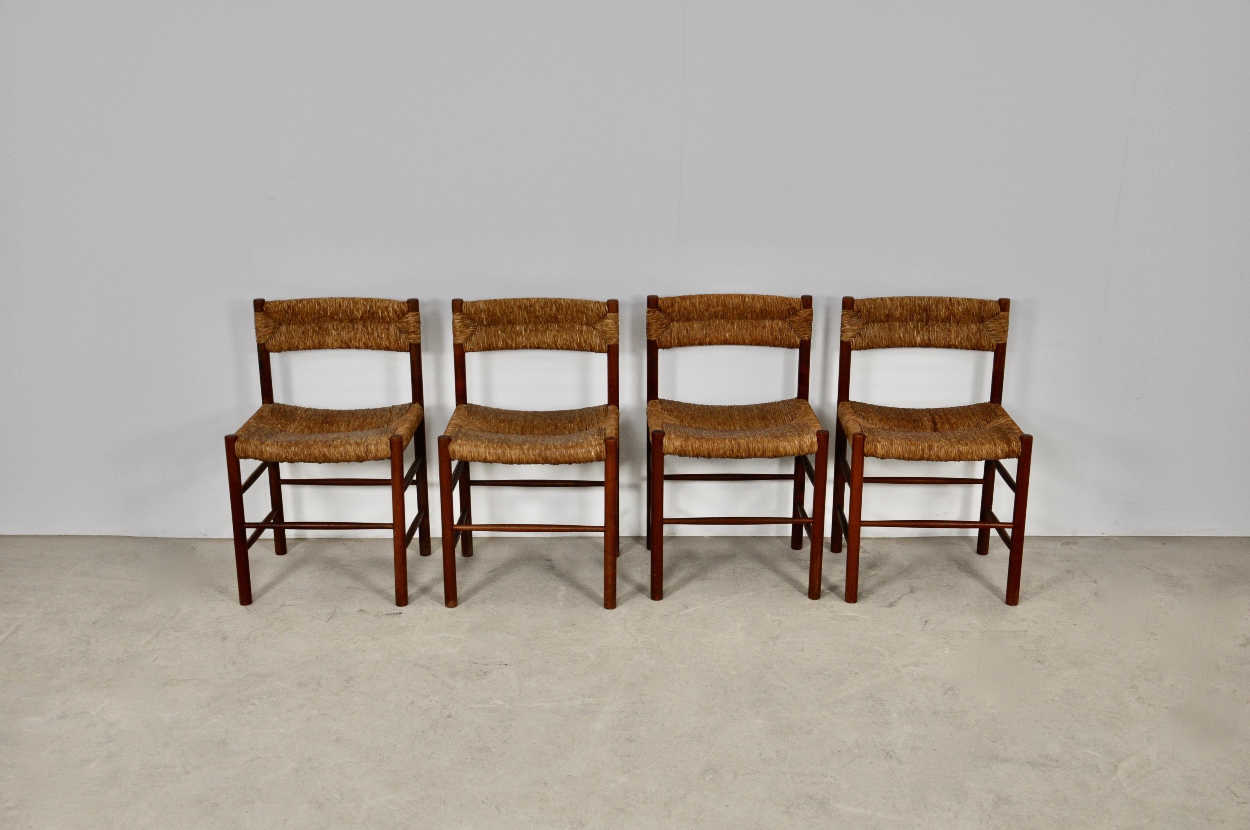 Wood and straw chair set. Seat height: 47cm. Wear due to time and age of the chairs.