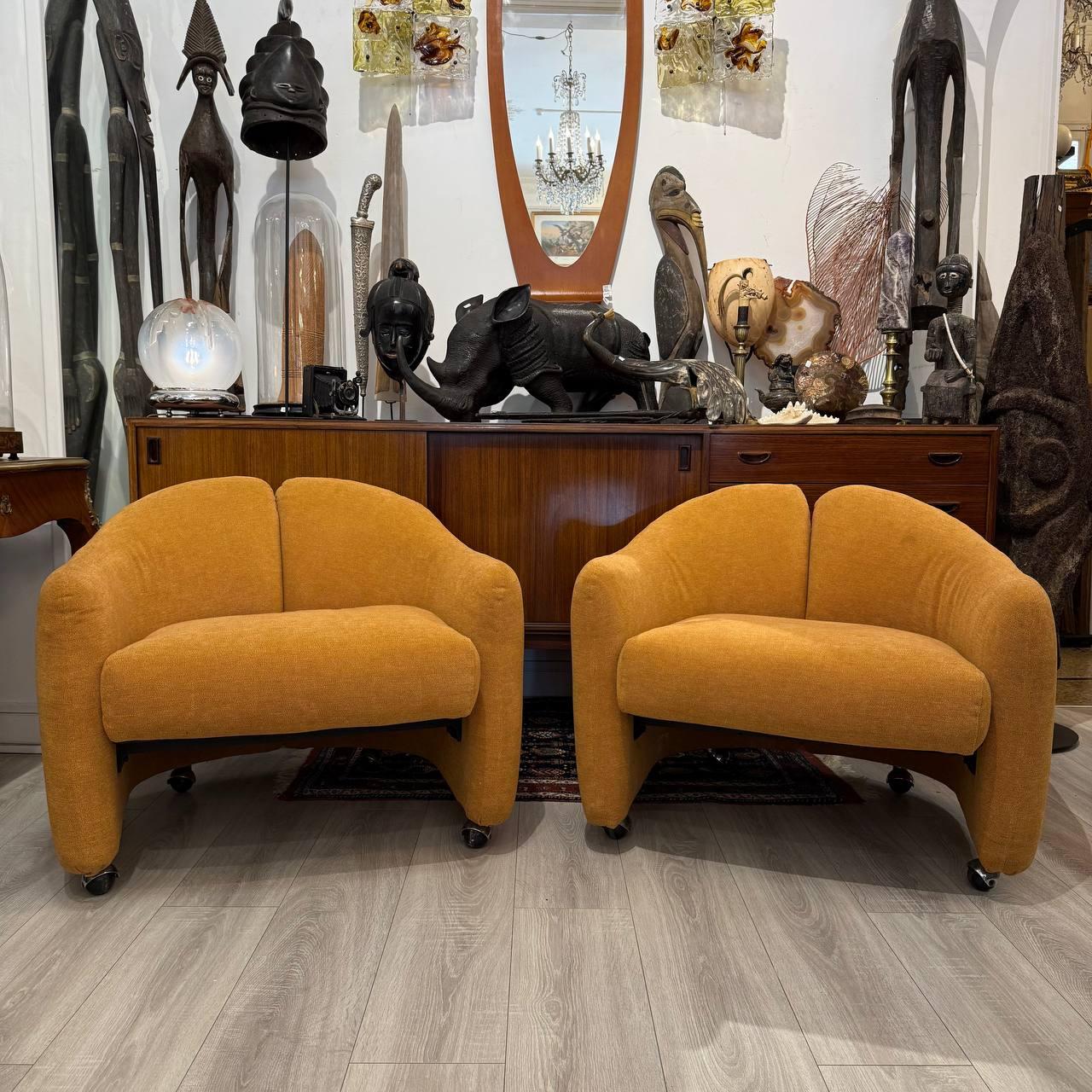 Ein außergewöhnlicher Sessel PS 142, entworfen von Eugenio Gerli für Tecno, Italien, ca. 1970er Jahre. 
Diese skulpturalen Loungesessel verkörpern den innovativen Geist der italienischen Moderne und verbinden Form und Funktion nahtlos mit einer
