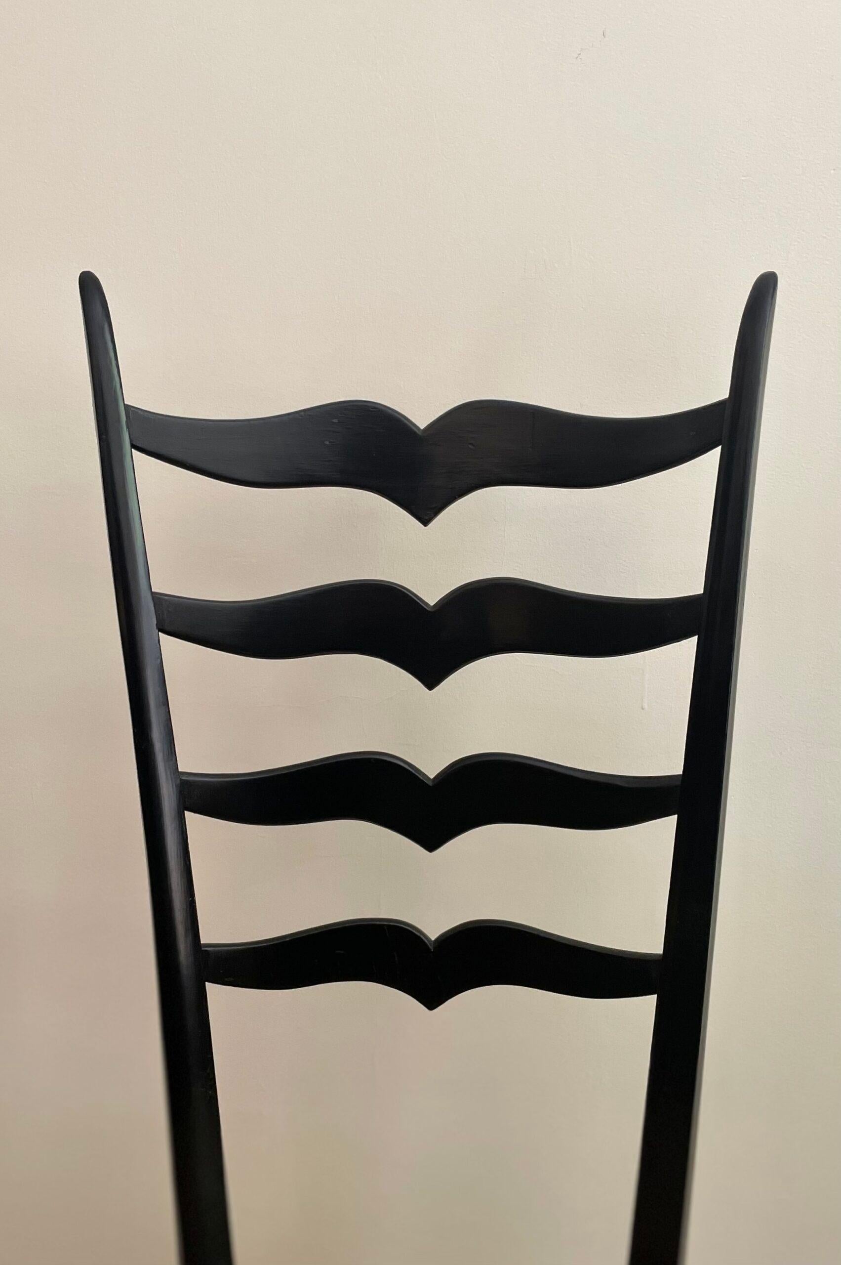 4 sedie disegnate da Gio Ponti in legno ebanizzato con sedute in canna. Italia, anni '50.

