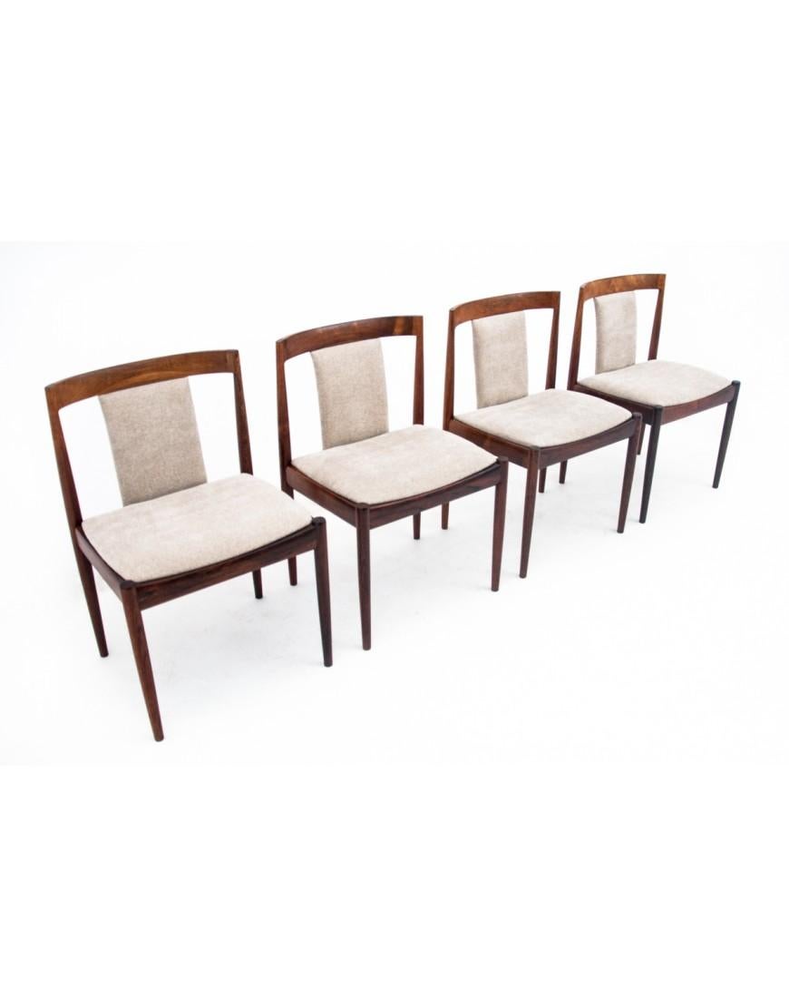 Danish chairs manufactured in the 1960s.

Minimalist design will work great in contemporary interiors. Chair with a very interesting backrest shape, which, thanks to its slight profiling, increases seating comfort.

Furniture in very good condition,