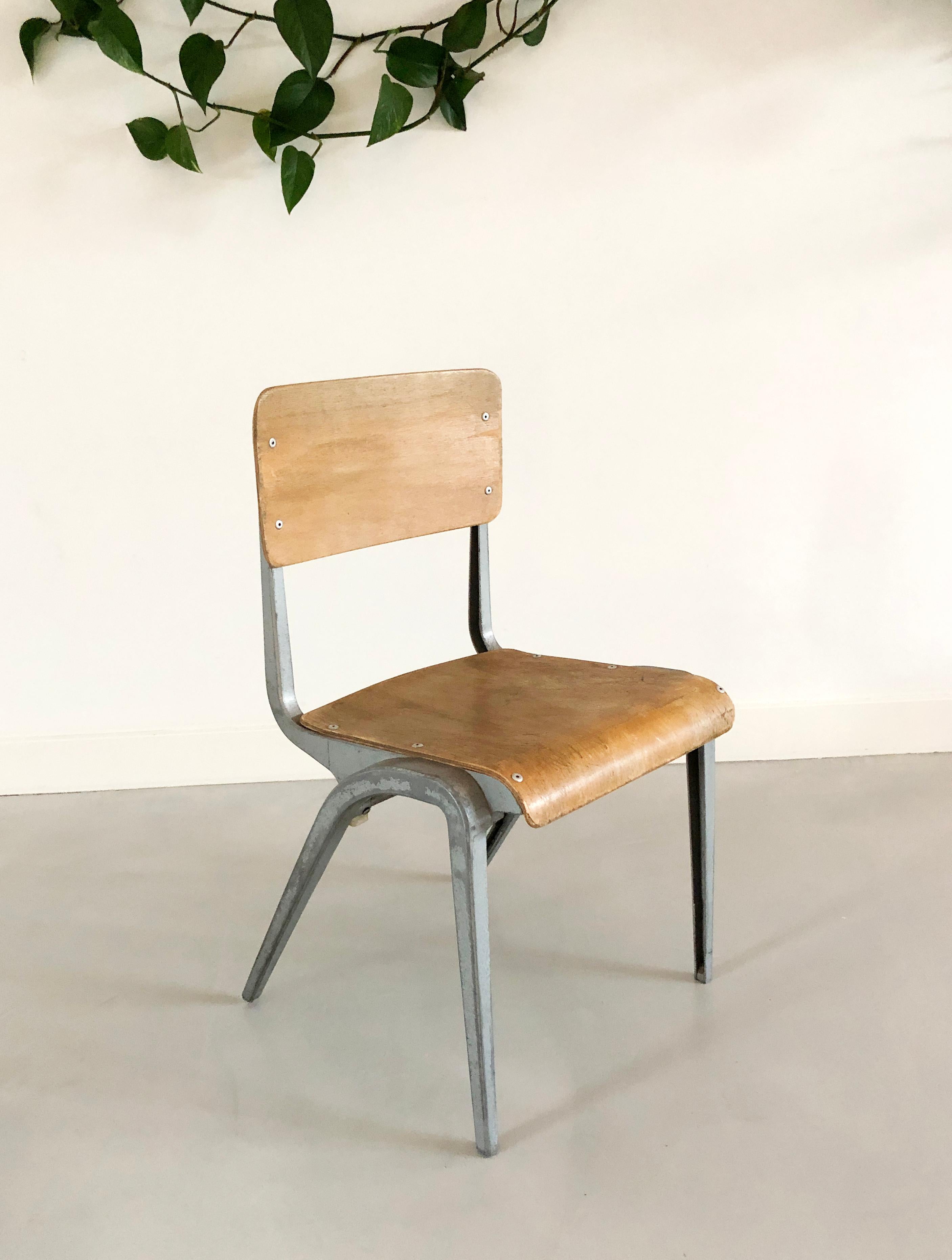 Stühle entworfen James Leonard 1950er Jahre für Esavian Esa im Angebot 5