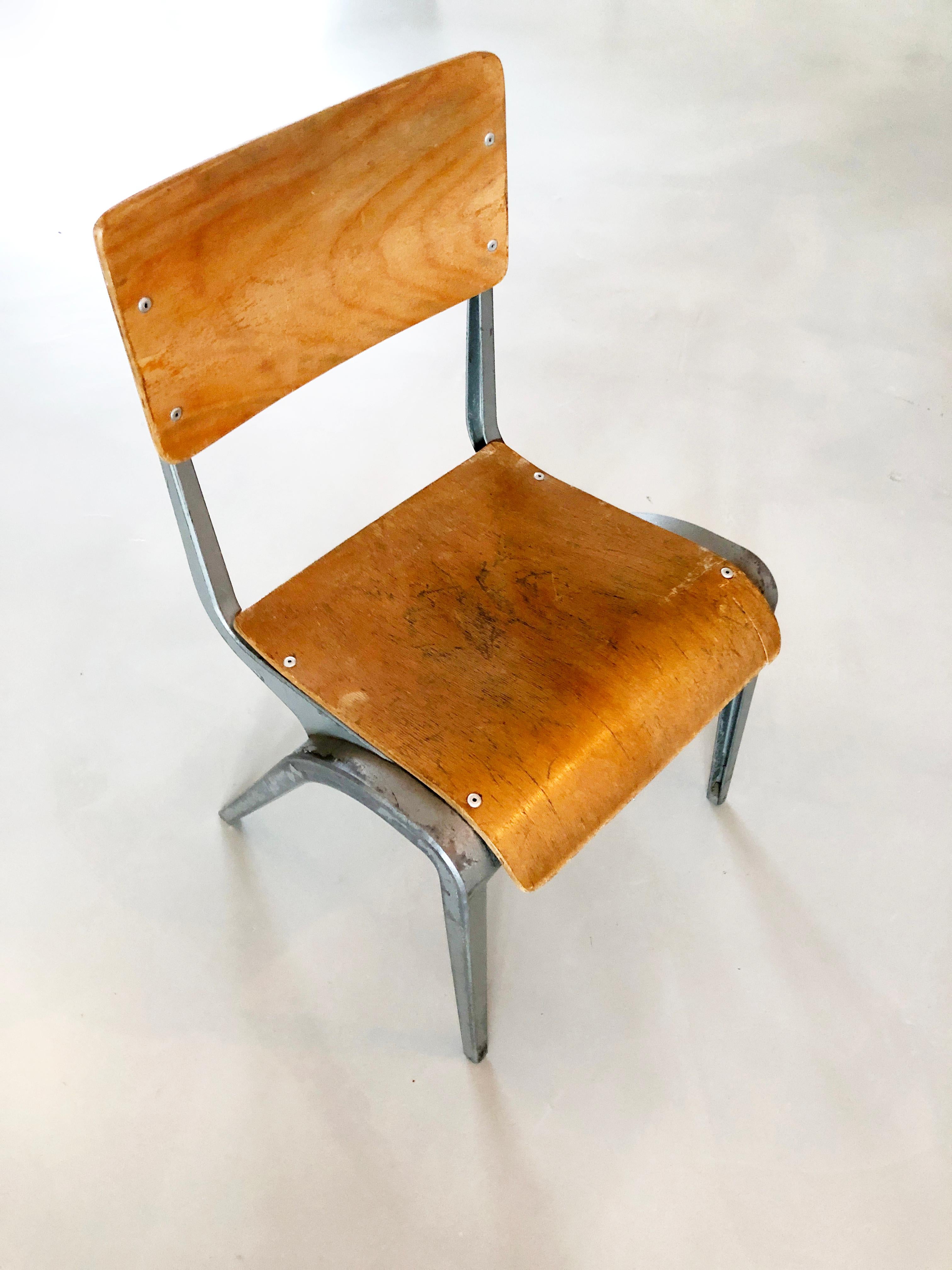 Stühle entworfen James Leonard 1950er Jahre für Esavian Esa im Angebot 9