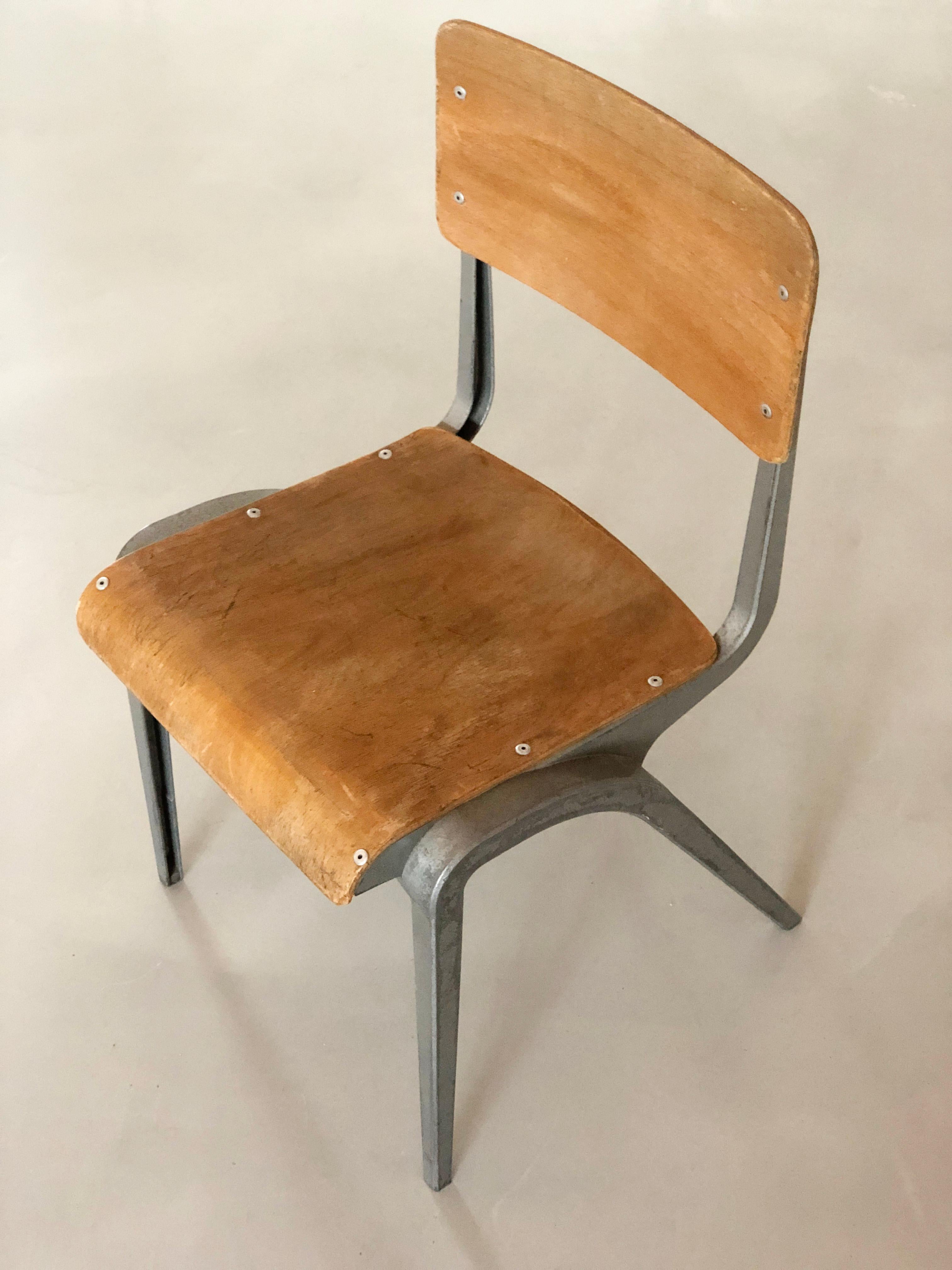 Stühle entworfen James Leonard 1950er Jahre für Esavian Esa (Moderne der Mitte des Jahrhunderts) im Angebot