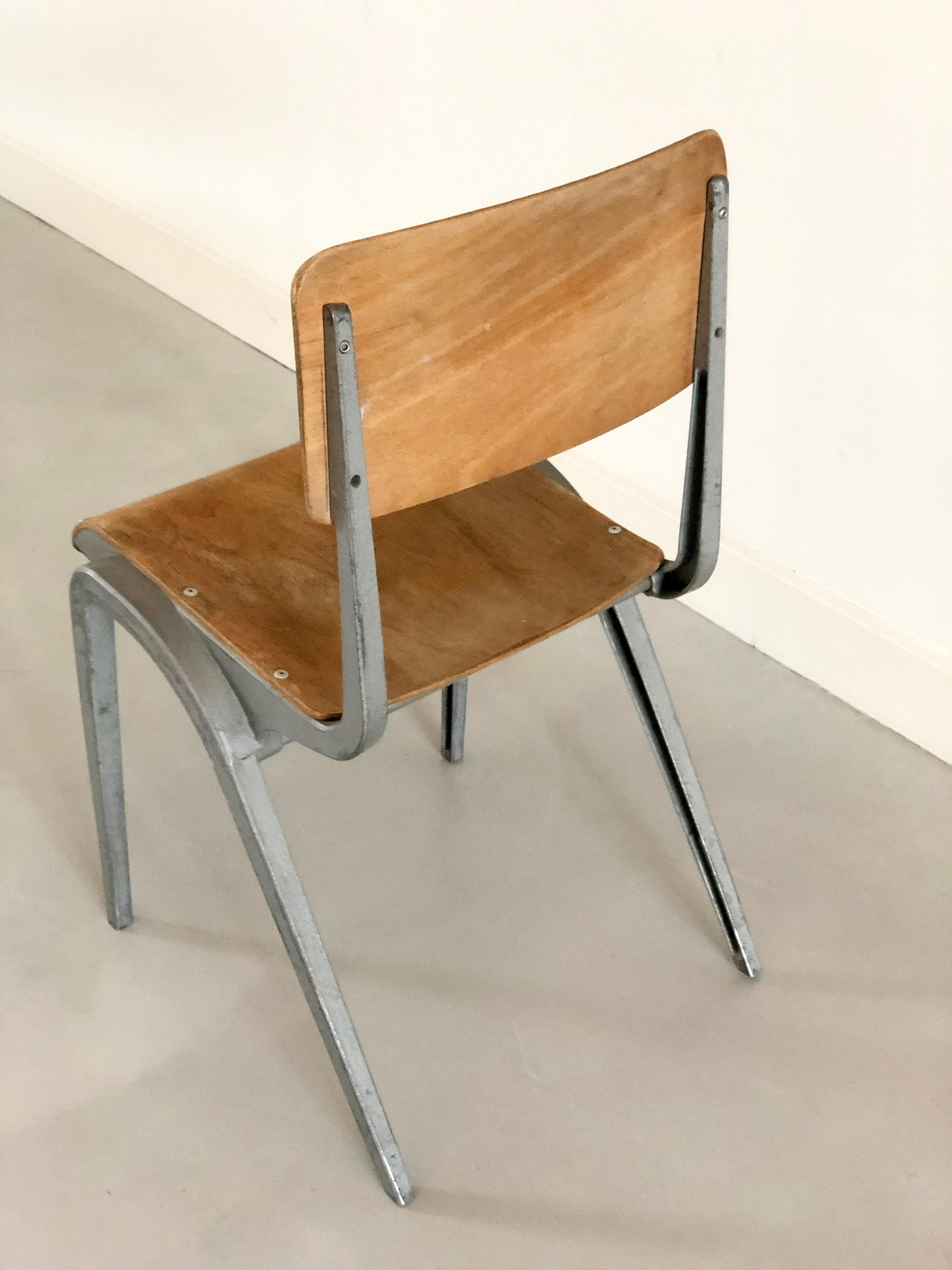 Stühle entworfen James Leonard 1950er Jahre für Esavian Esa im Zustand „Gut“ im Angebot in EINDHOVEN, NL