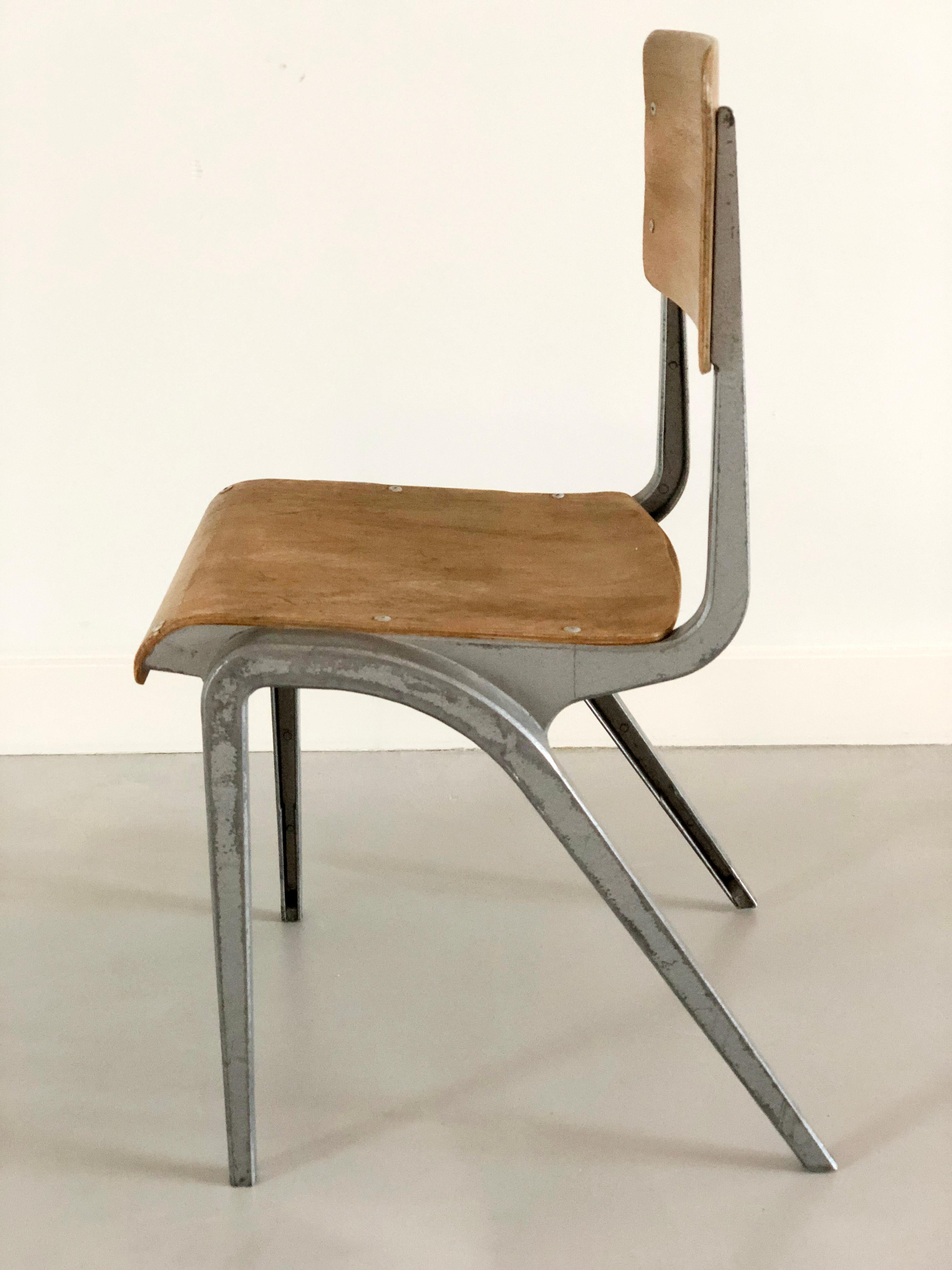 Chairs Design James Leonard 1950s for Esavian Esa In Good Condition For Sale In EINDHOVEN, NL