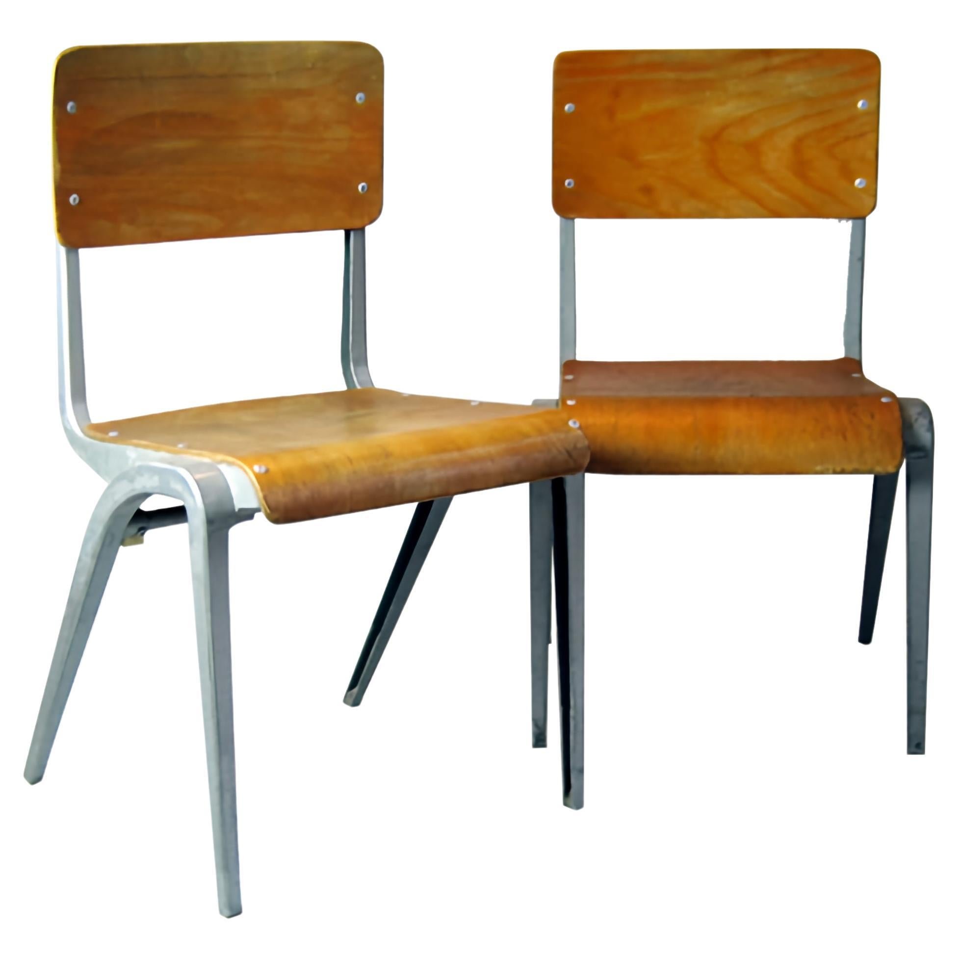 Stühle entworfen James Leonard 1950er Jahre für Esavian Esa im Angebot