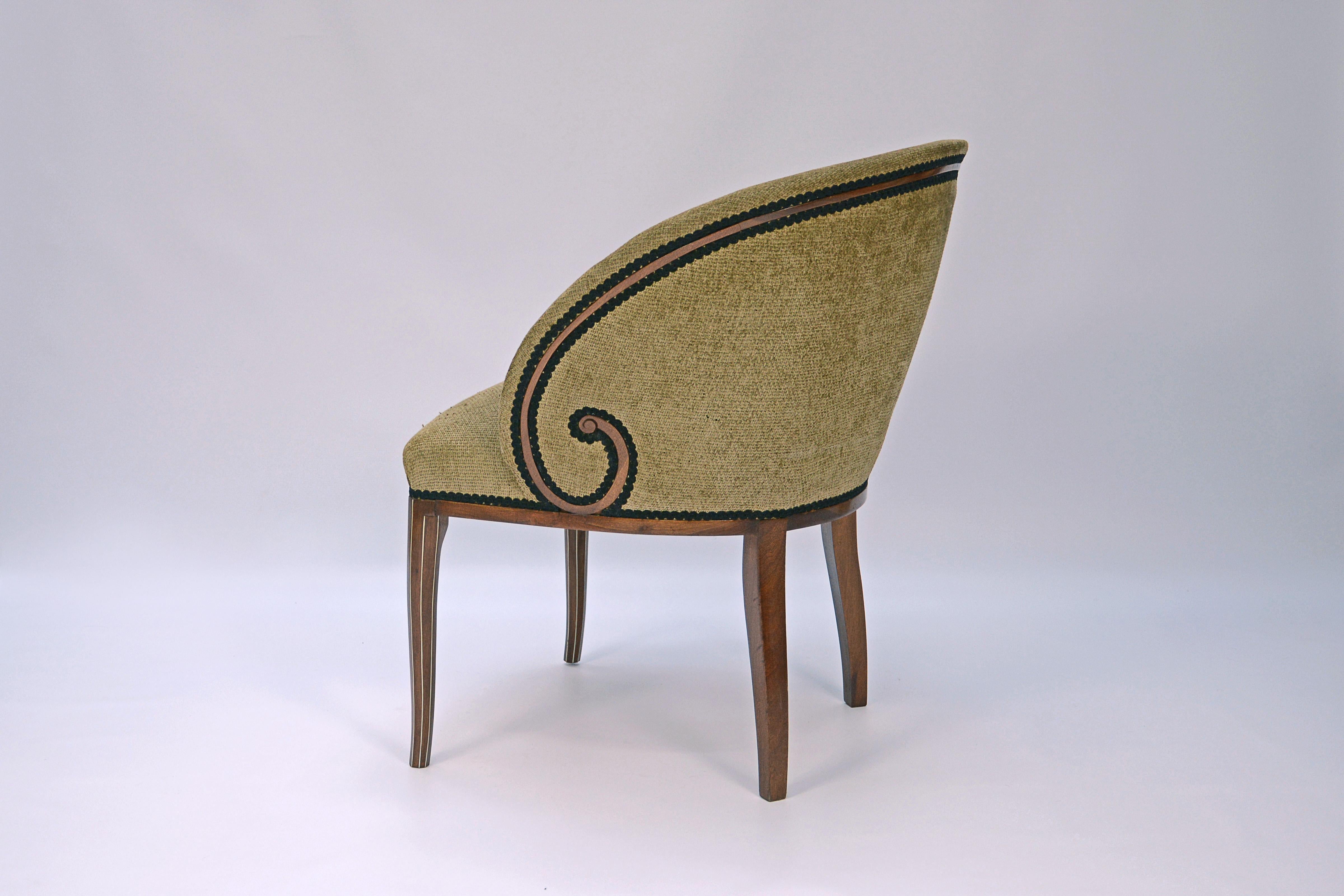 Set of 12 chairs designed by Jules Leleu (1883-1961). Walnut wood with inlay and chenille upholstery.

Francoise Sirex (2008) 