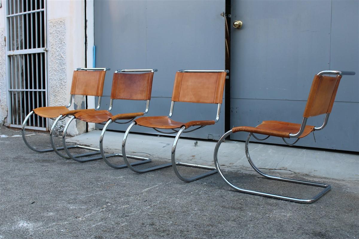 Chairs in curved steel and leather Italian Design, 1970s.