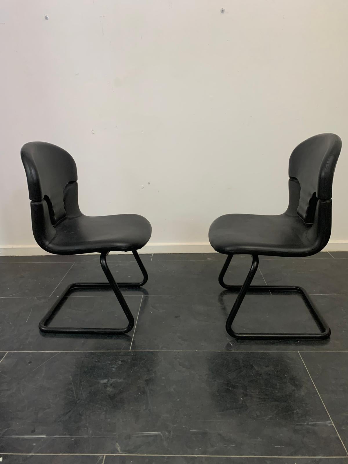 Chairs in Painted Metal and Leather, 1970s, Set of 2 In Good Condition For Sale In Montelabbate, PU