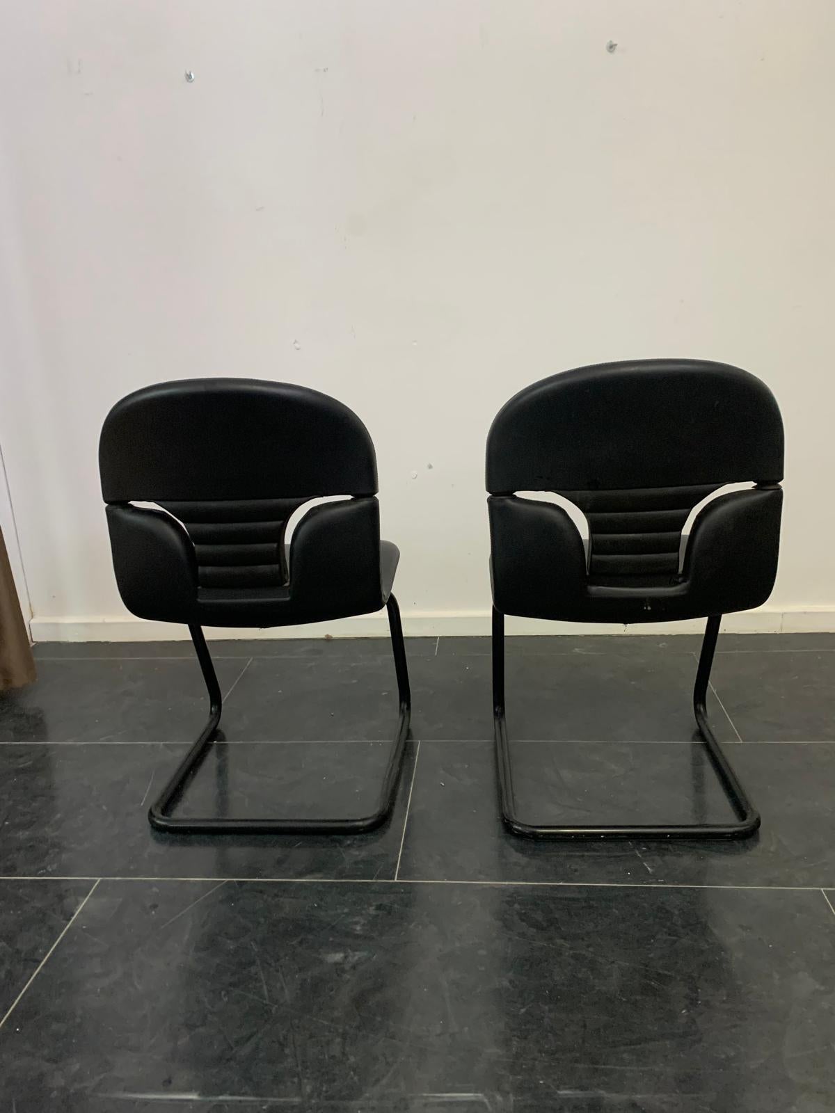 Chairs in Painted Metal and Leather, 1970s, Set of 2 For Sale 1