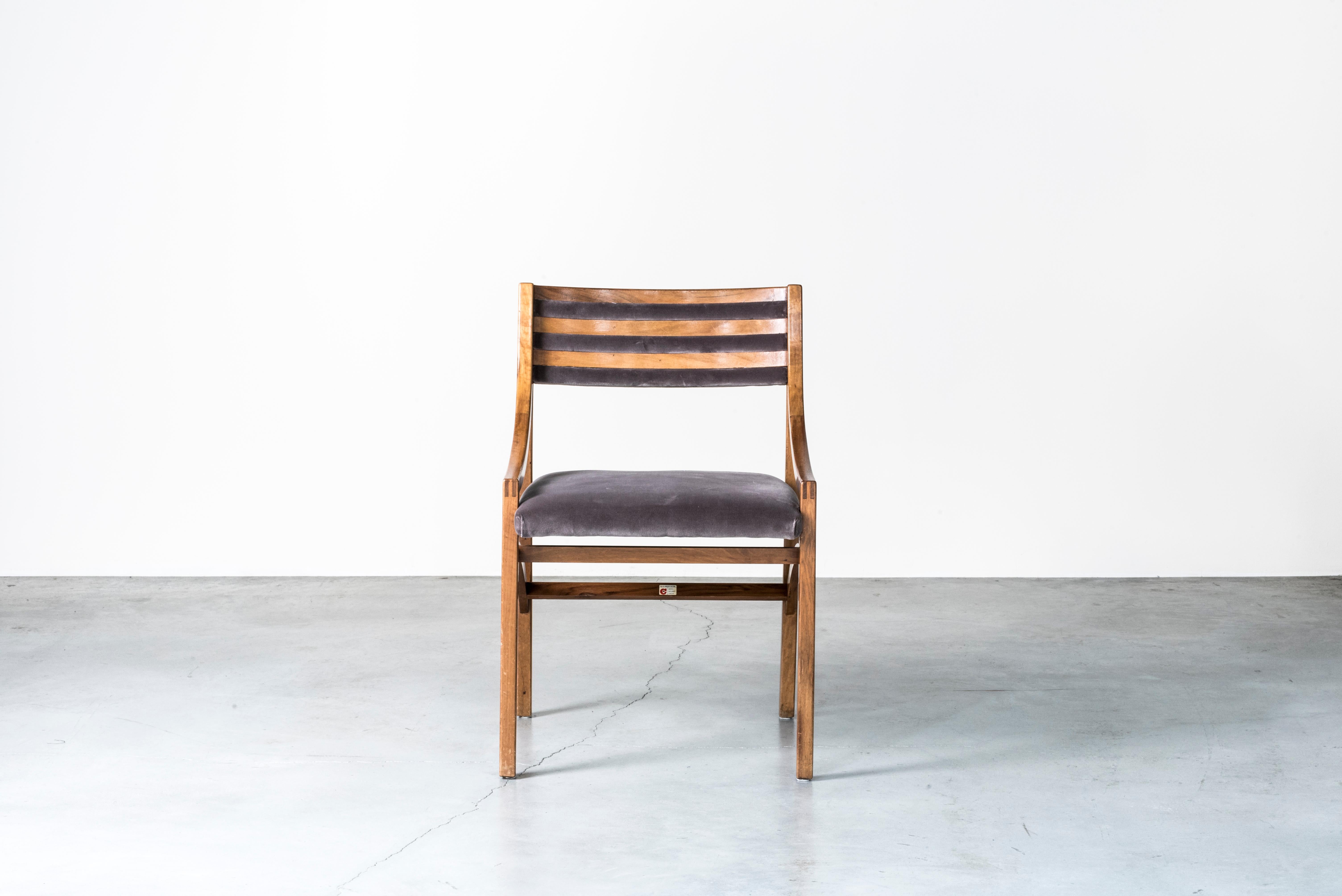 Eleven chairs mod. 110 by Ico Parisi.
Italy, 1961. Manufactured by Figli di Amedeo Cassina, Meda. Mahogany wood, walnut wood, fabric upholstery. Measures: 59 x 51.5 x H 79 cm, H seat 47 cm, 23.2 x 20.2 x H 31.1 in, H seat 18.5.
Literature: R.