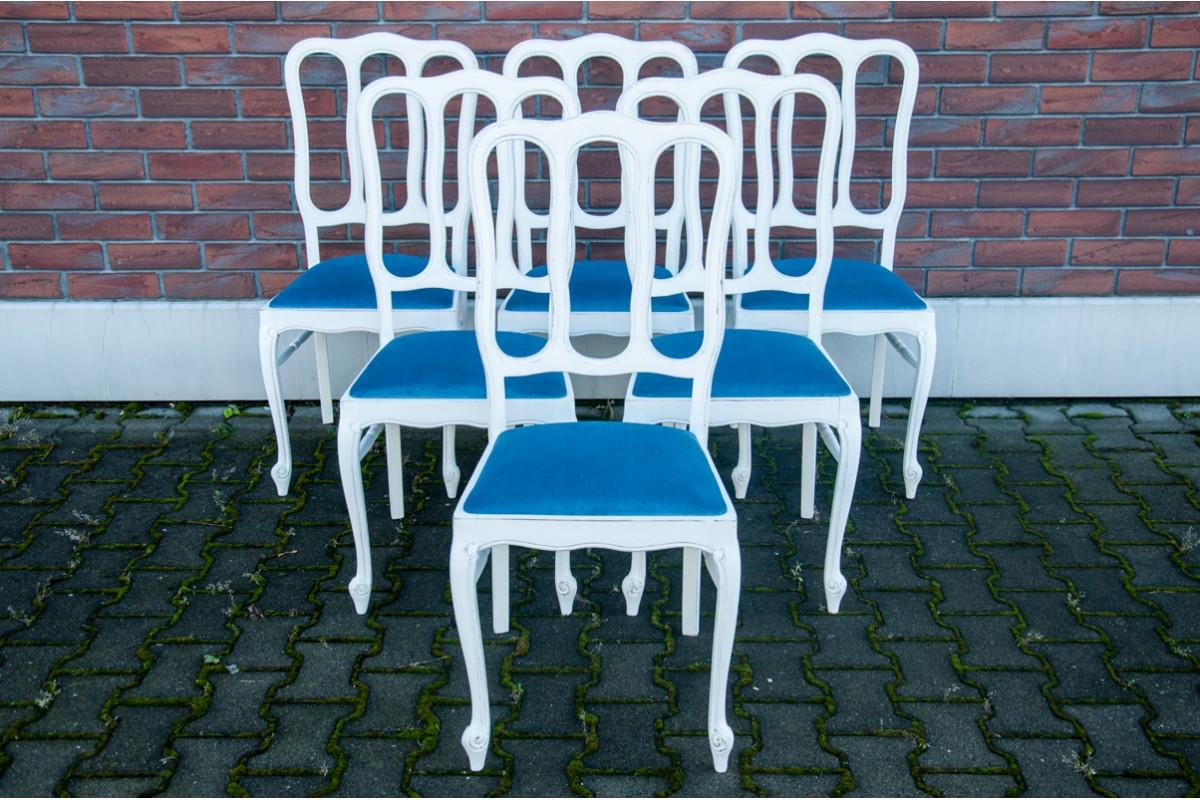 Antique chairs from the early 20th century.

Furniture in very good condition, professionally renovated. Seats upholstered with new fabric.

Dimensions: height 98 cm / seat height. 45 cm / width 45 cm / depth 54 cm