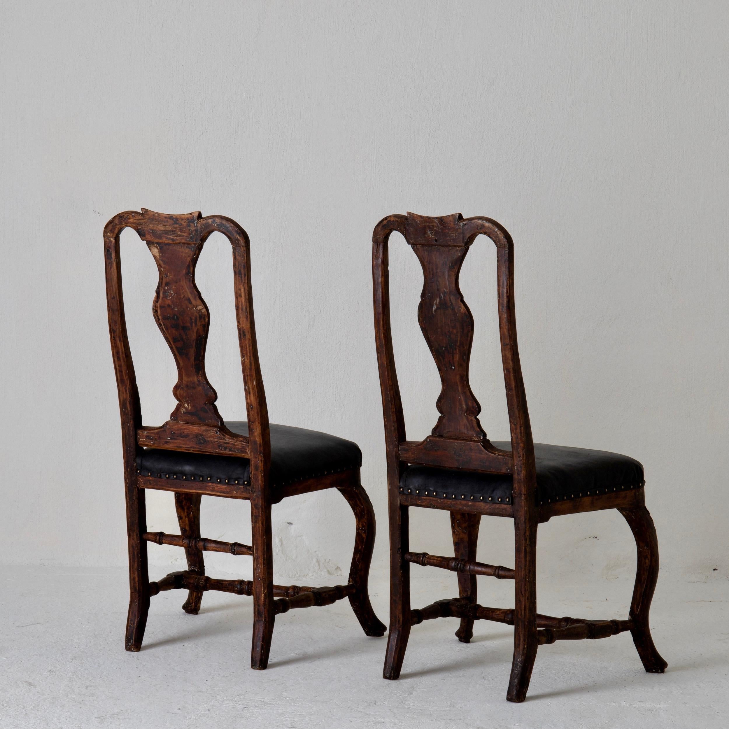 Stühle, Paar schwedische Barock-Stühle, Braun Schwarz Schweden (18. Jahrhundert und früher) im Angebot