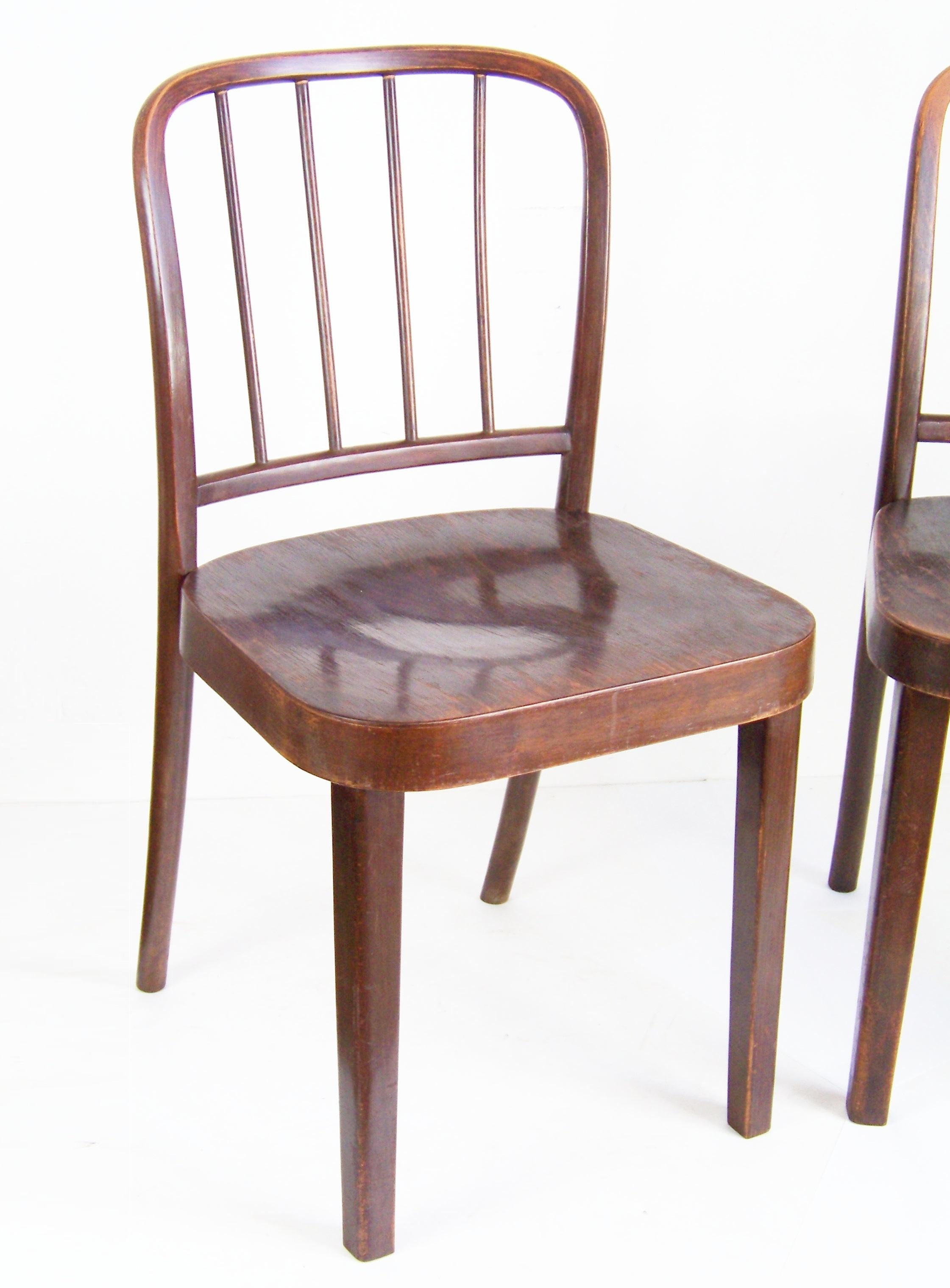 Chair A811 designed by Josef Hoffmann in 1930 for Thonet. It was the last known work of Josef Hoffman in the bentwood furniture industry. Original state with patina for many years of use. Strong and compact.