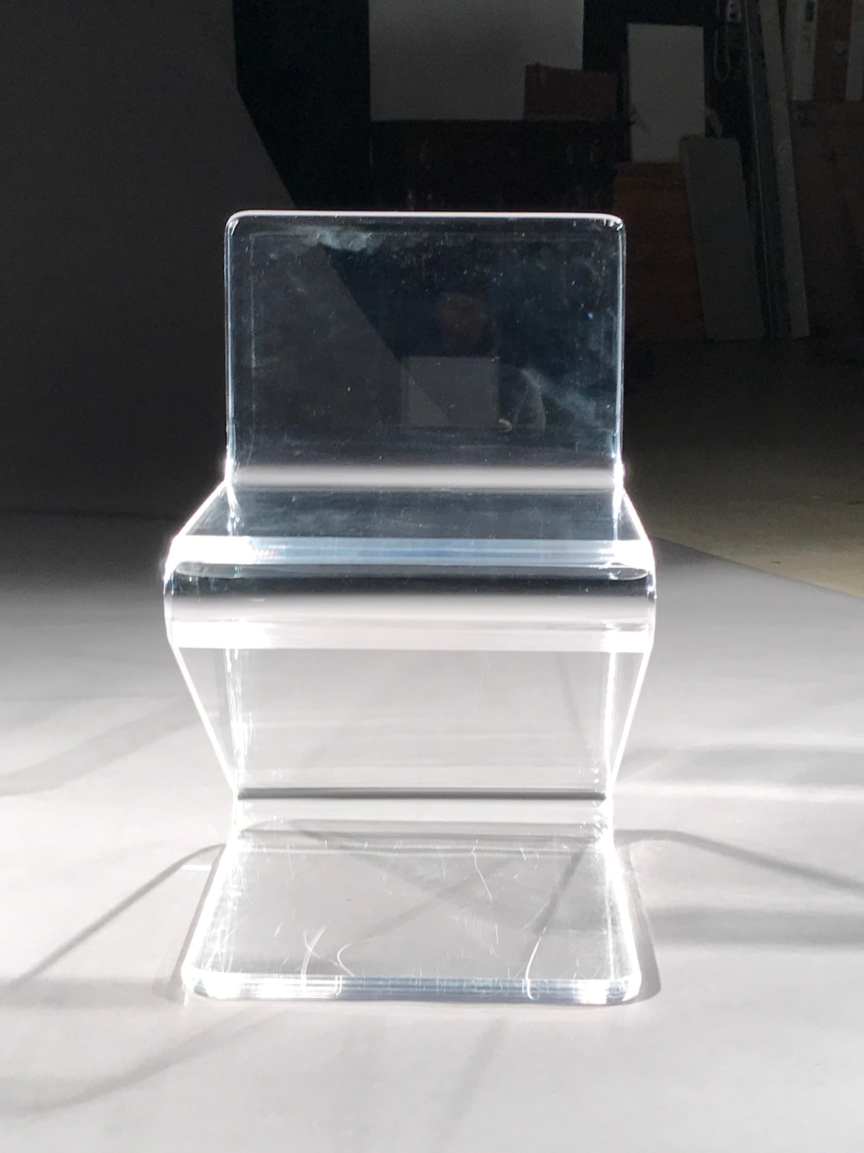 Paire de chaises « Z » en plexiglas Lucite Cantilever Gerrit Rietveld mi-siècle moderne Bon état - En vente à BUNGAY, SUFFOLK