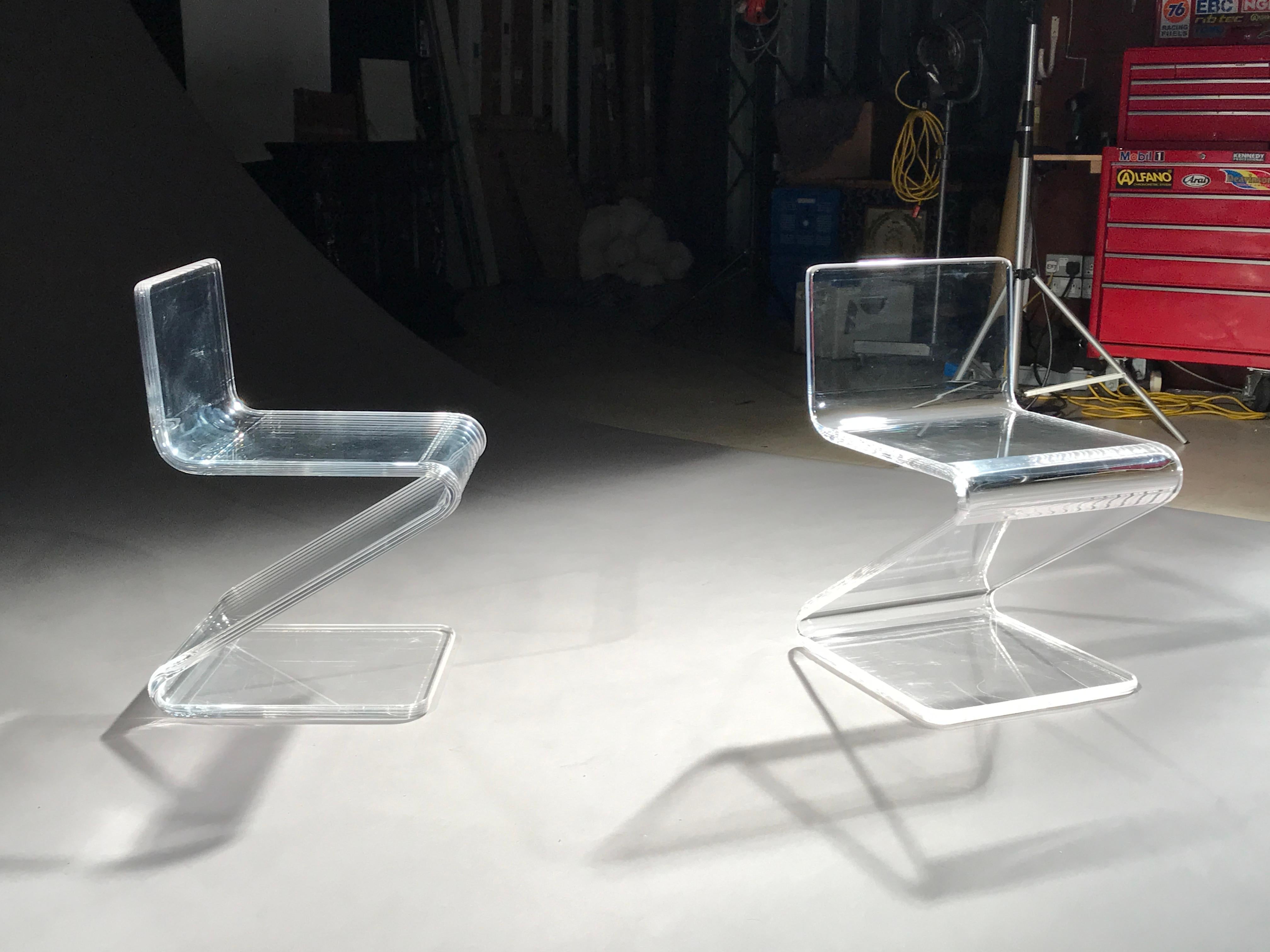 Paire de chaises « Z » en plexiglas Lucite Cantilever Gerrit Rietveld mi-siècle moderne en vente 2