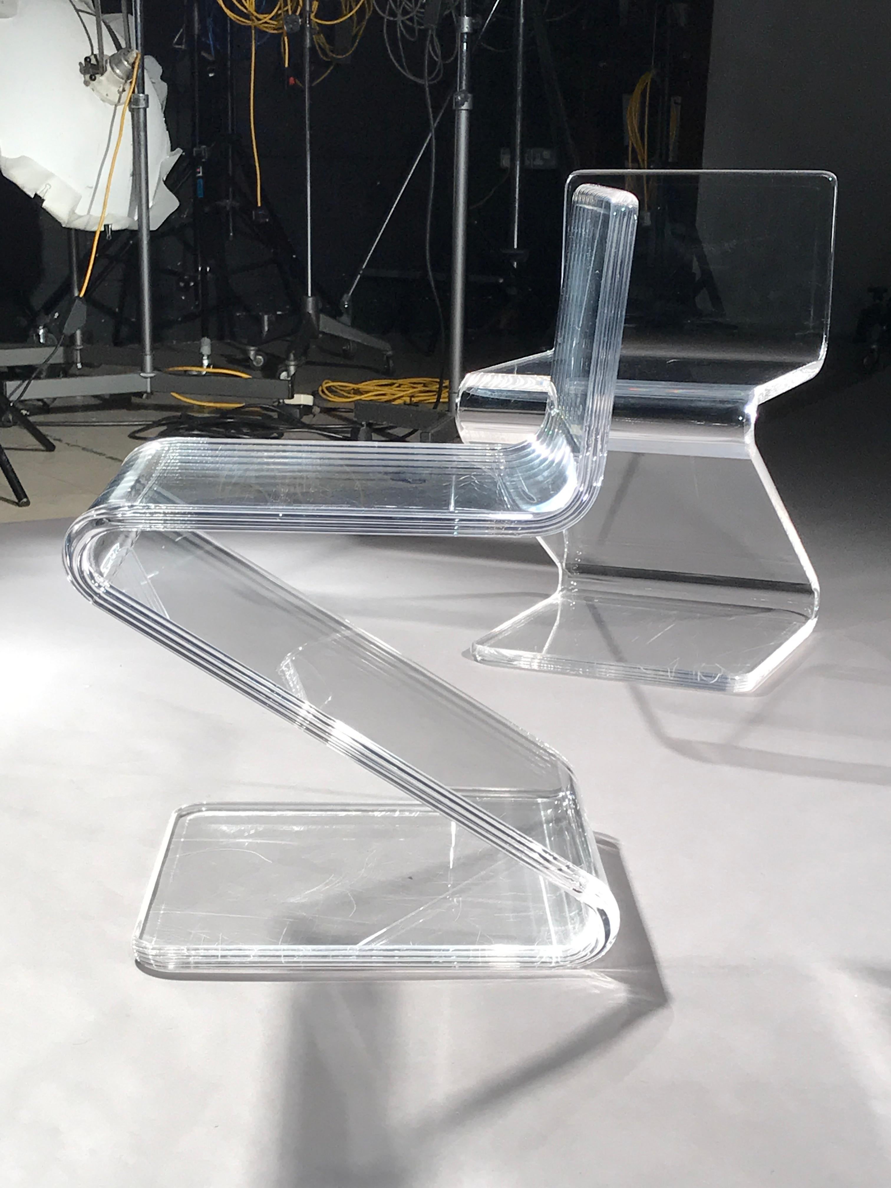 Paire de chaises « Z » en plexiglas Lucite Cantilever Gerrit Rietveld mi-siècle moderne en vente 3