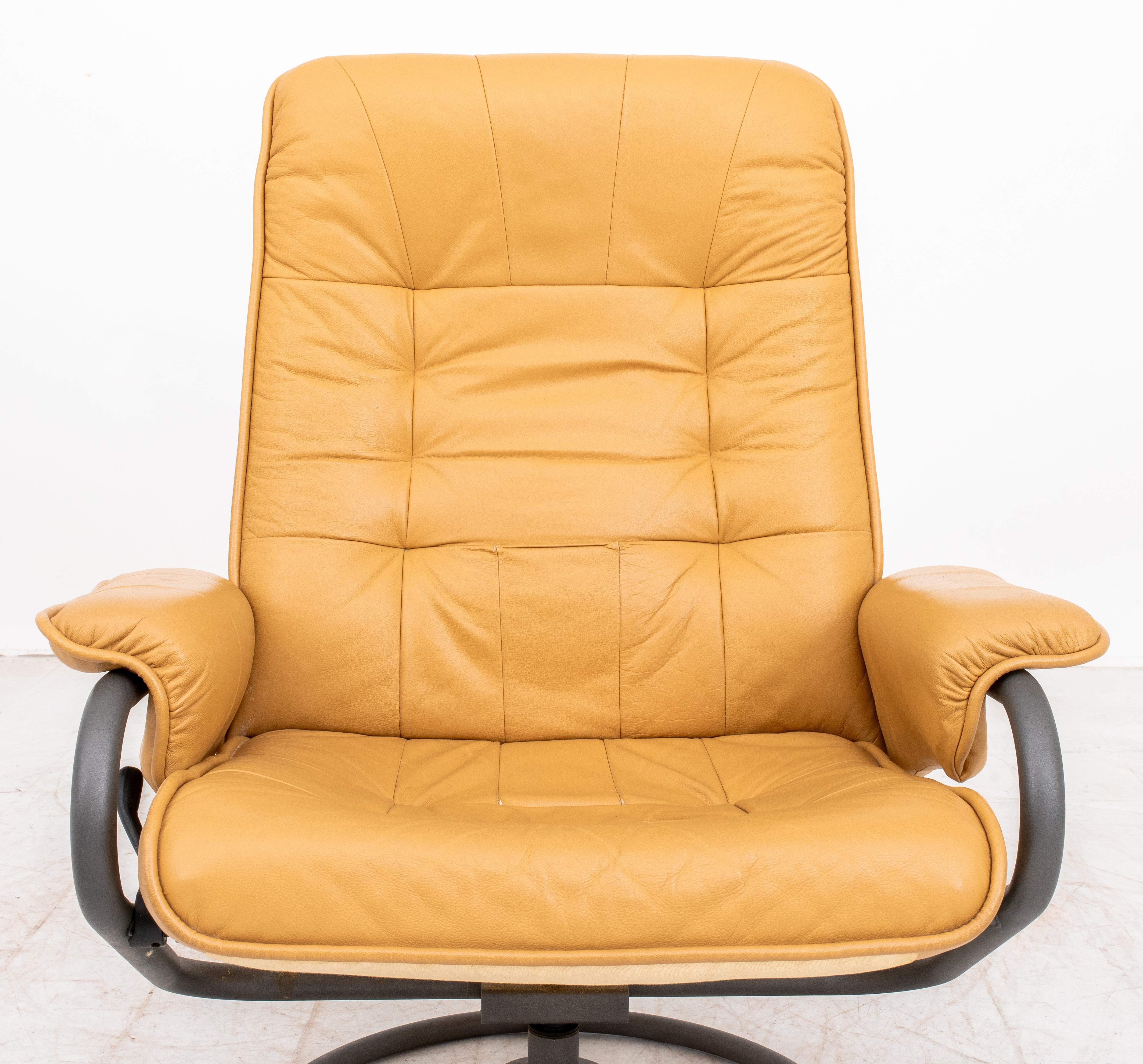 ChairWorks Fauteuil pivotant inclinable et ottoman en vente 5