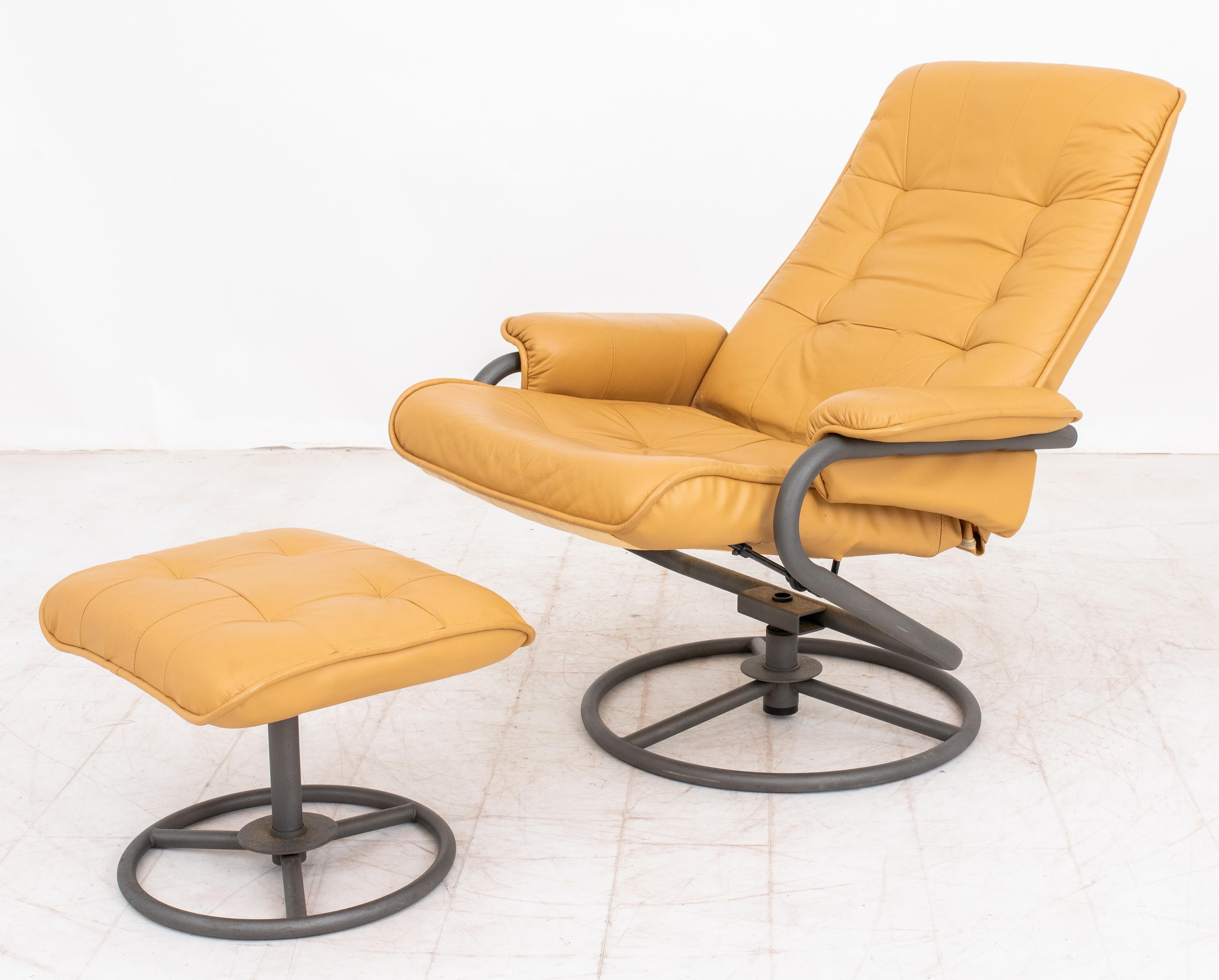 ChairWorks Fauteuil pivotant inclinable et ottoman en vente 2