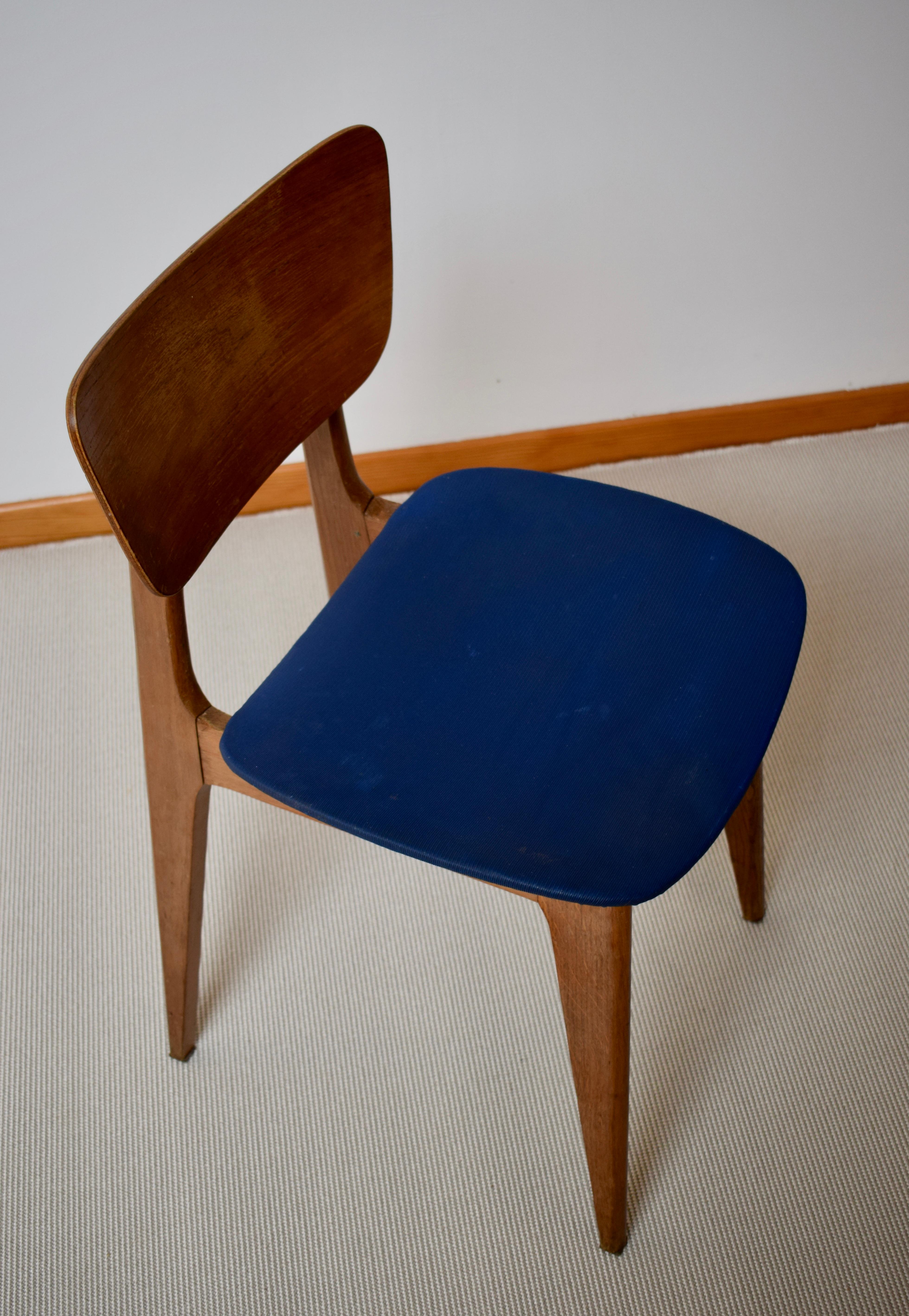 Chaise 6157  de Roger Landault In Good Condition For Sale In PARIS, FR
