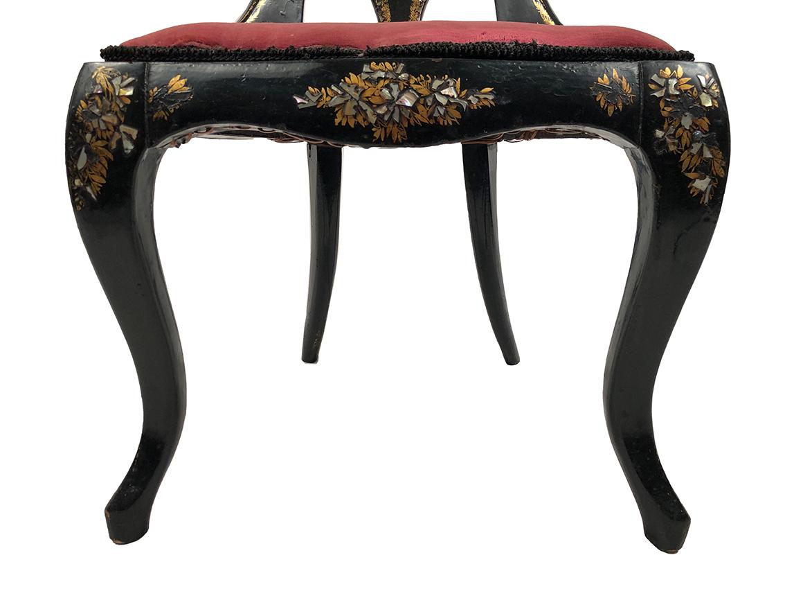 Chaise à haut dossier en bois et carton bouilli burgauté, Napoléon III In Good Condition For Sale In ROYÈRE-DE-VASSIVIÈRE, FR