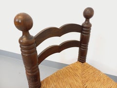 Chaise basse brutaliste Charles Dudouyt vintage en bois et paille des années 40