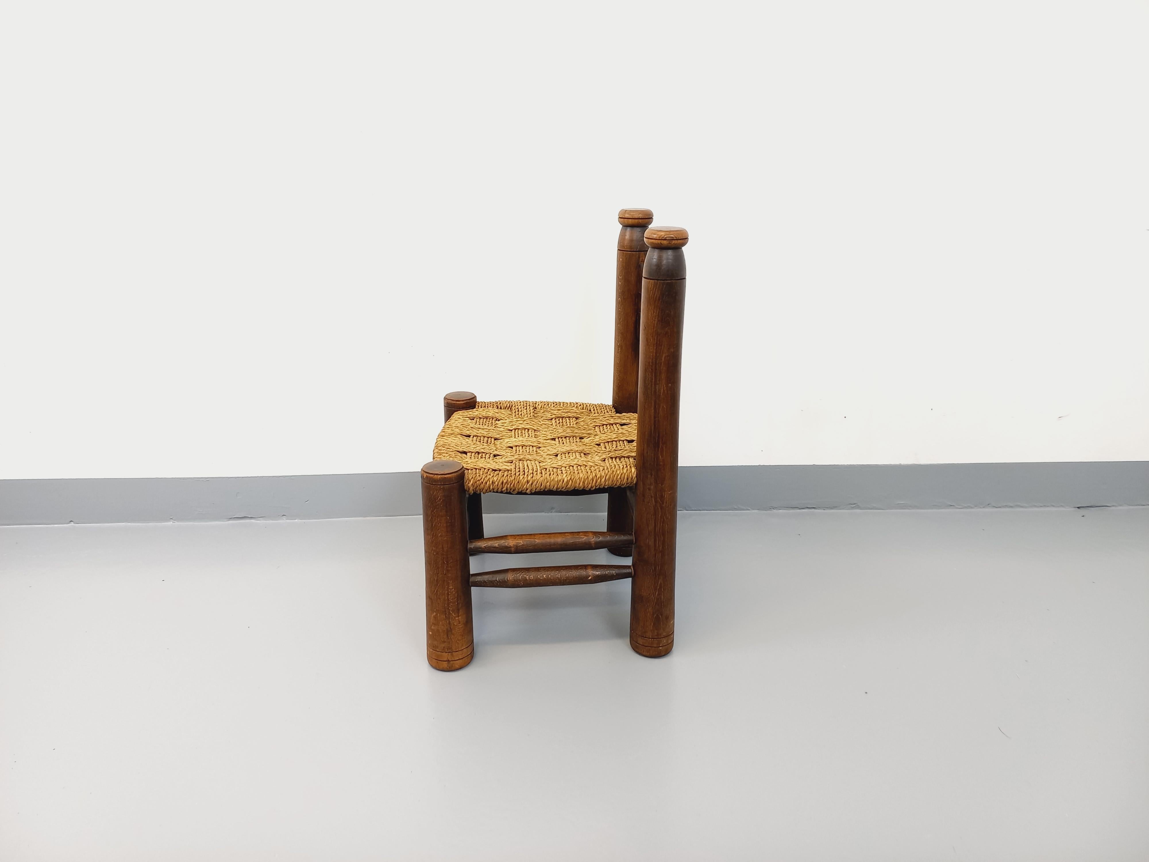Chaise basse brutaliste Charles Dudouyt vintage en bois et paille For Sale 3