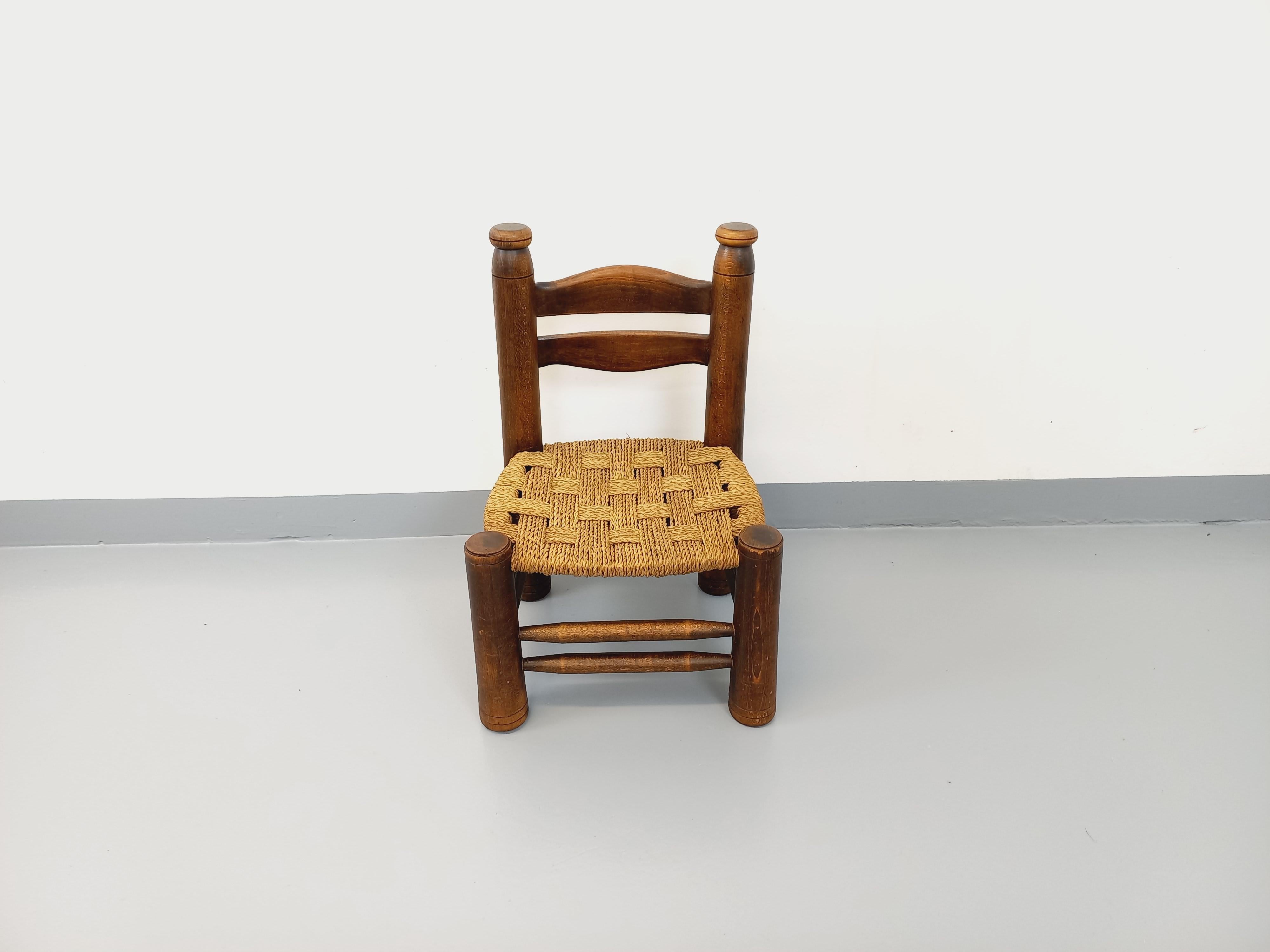 Chaise basse brutaliste Charles Dudouyt vintage en bois et paille For Sale 6