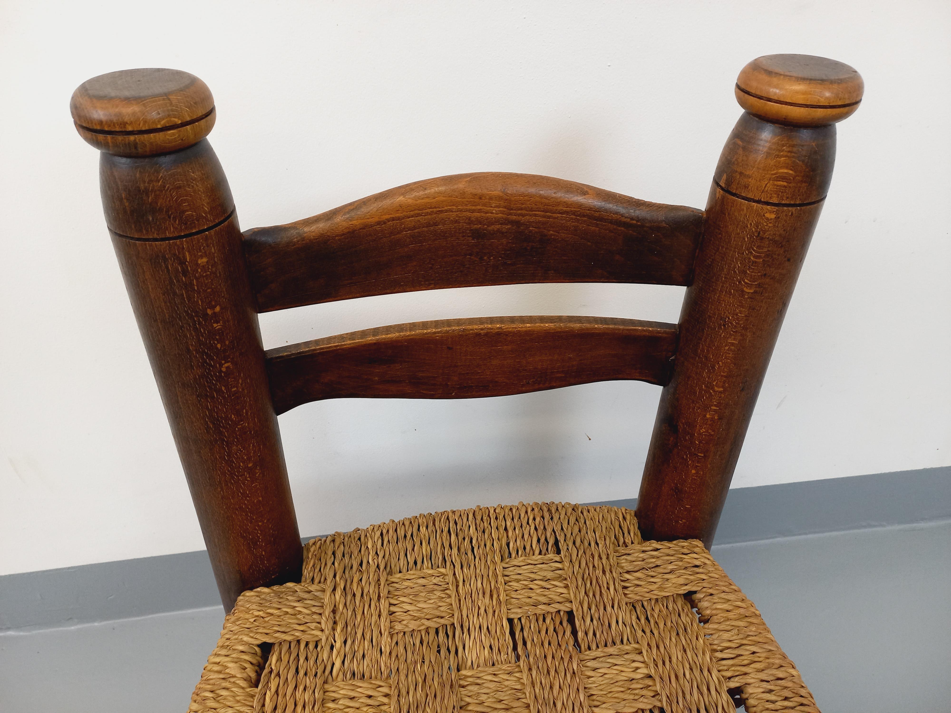 Mid-Century Modern Chaise basse brutaliste Charles Dudouyt vintage en bois et paille For Sale