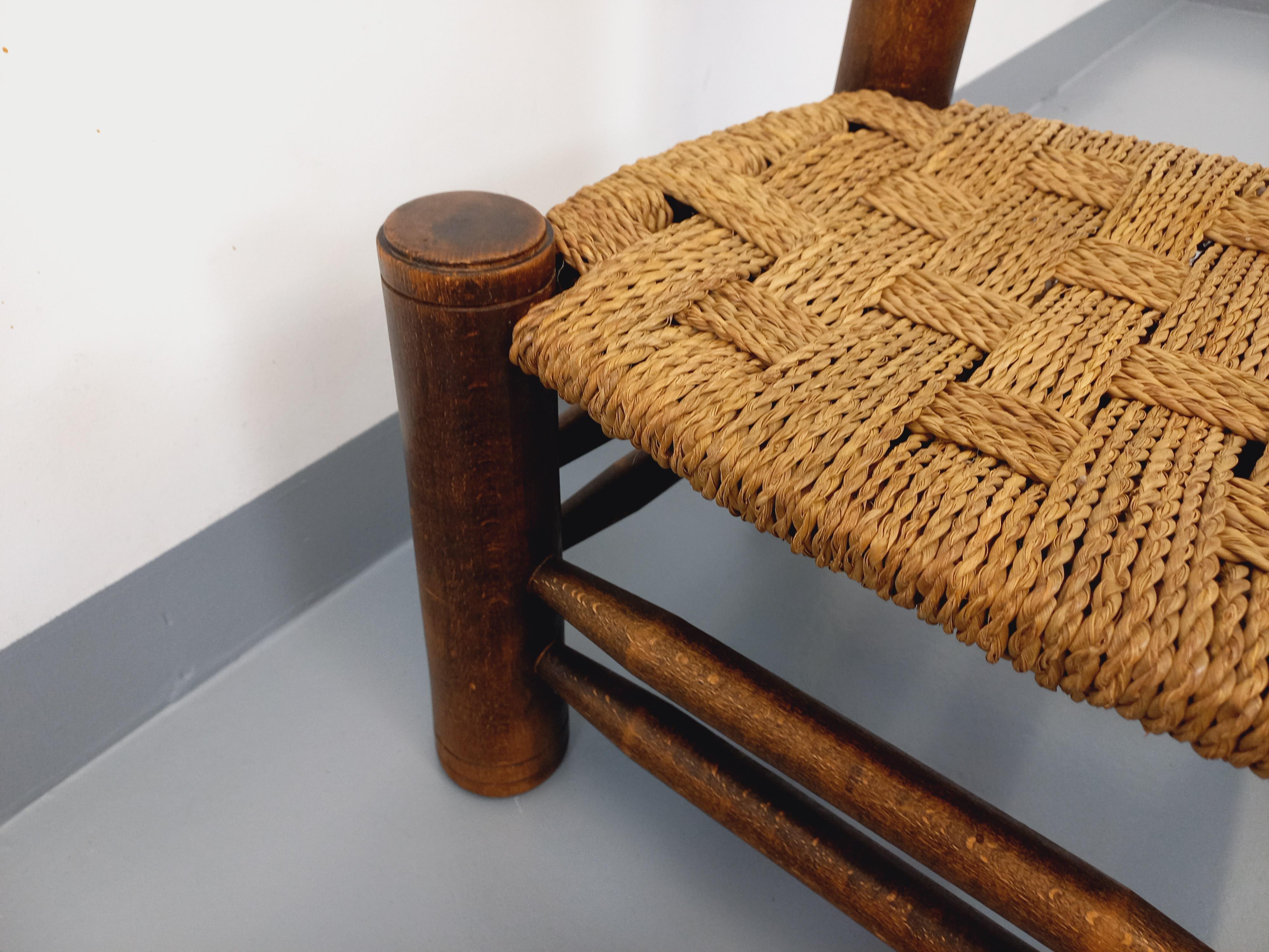 Mid-20th Century Chaise basse brutaliste Charles Dudouyt vintage en bois et paille For Sale