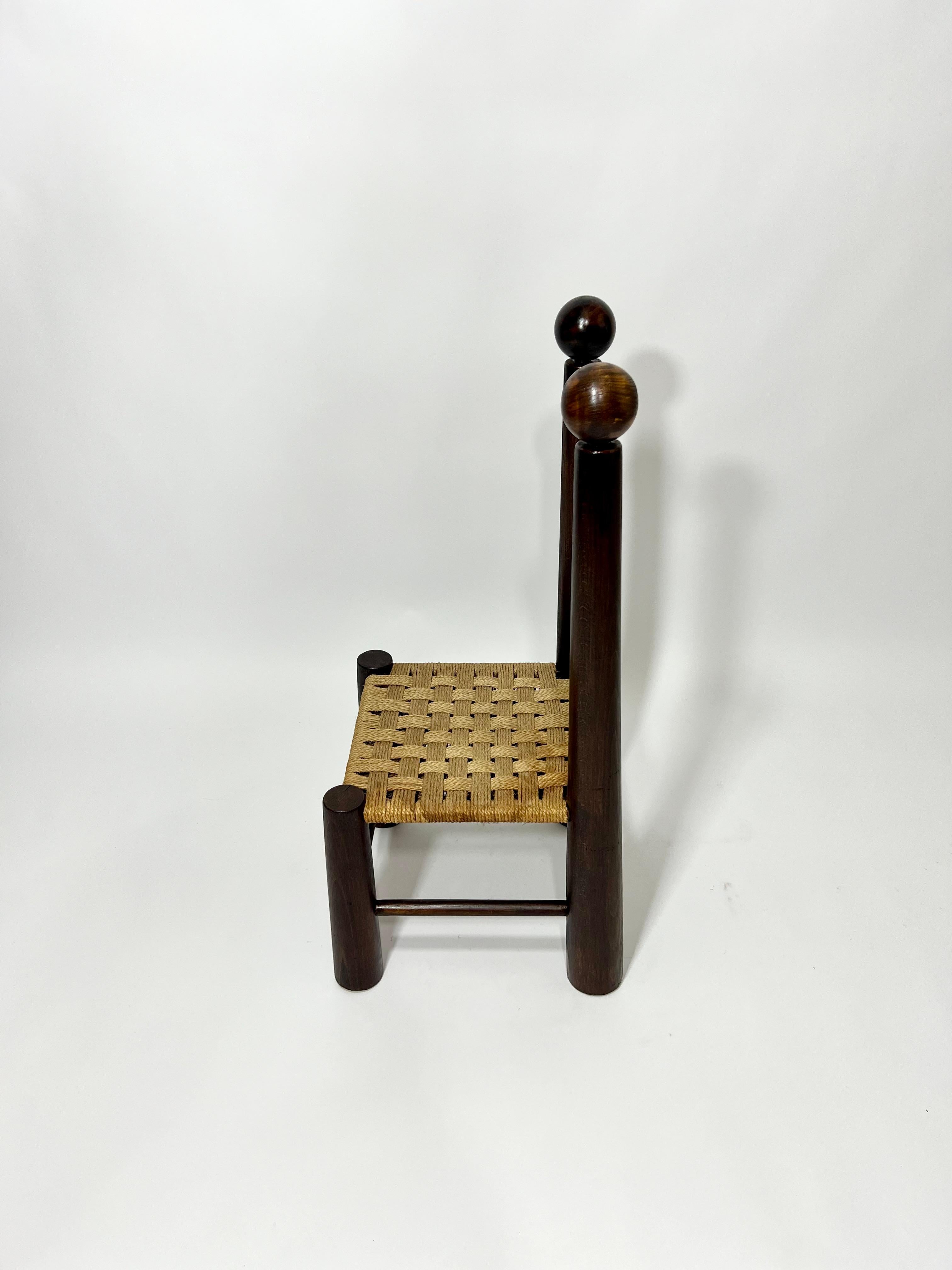XIXe siècle Chaise basse en bois massif et corde tréssée dans le goût de Charles Dudouyt en vente